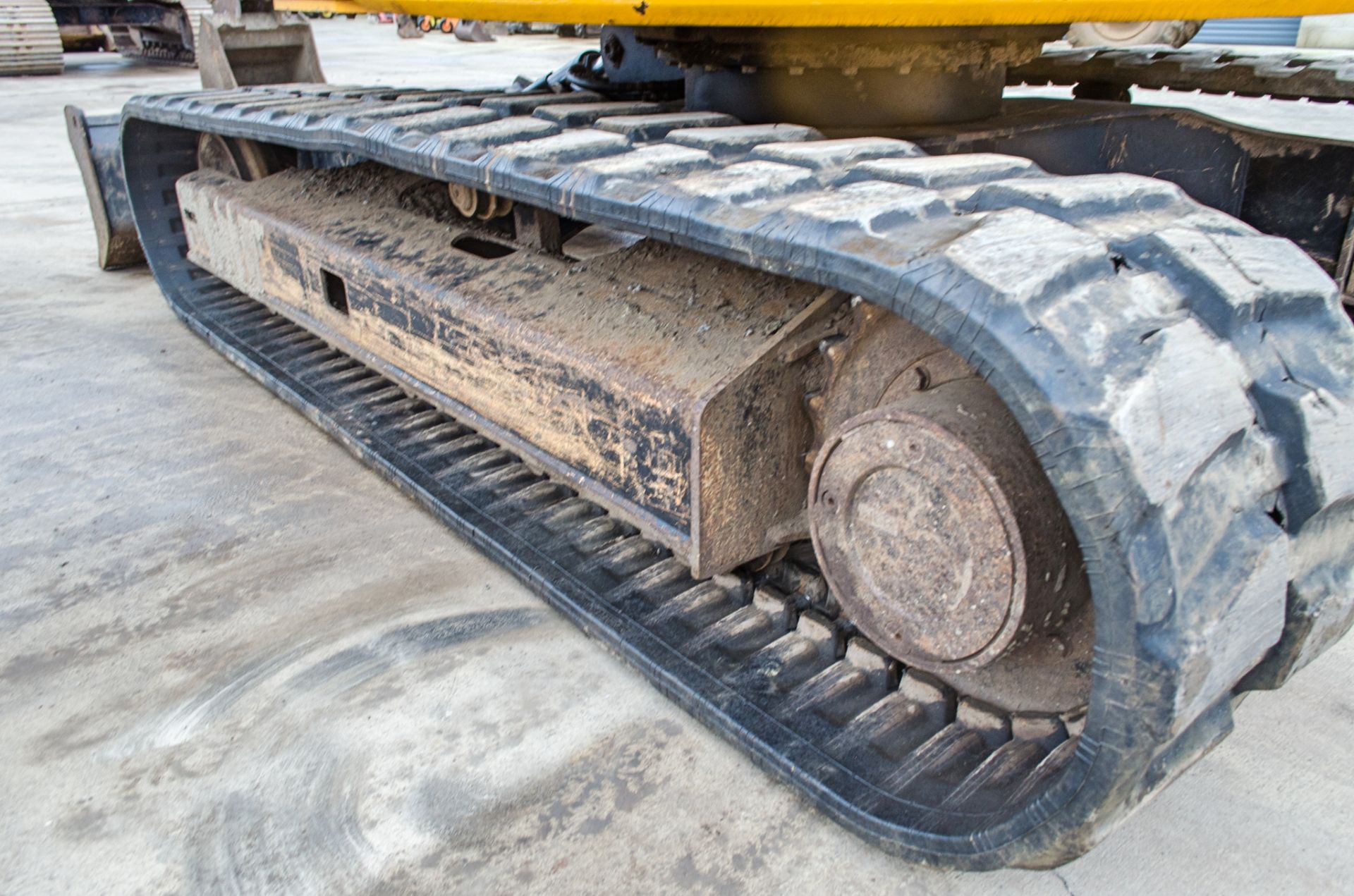 JCB 8085 8.5 tonne rubber tracked midi excavator Year: 2013 S/N: 1073059 Recorded Hours: 92826 ( - Image 7 of 22