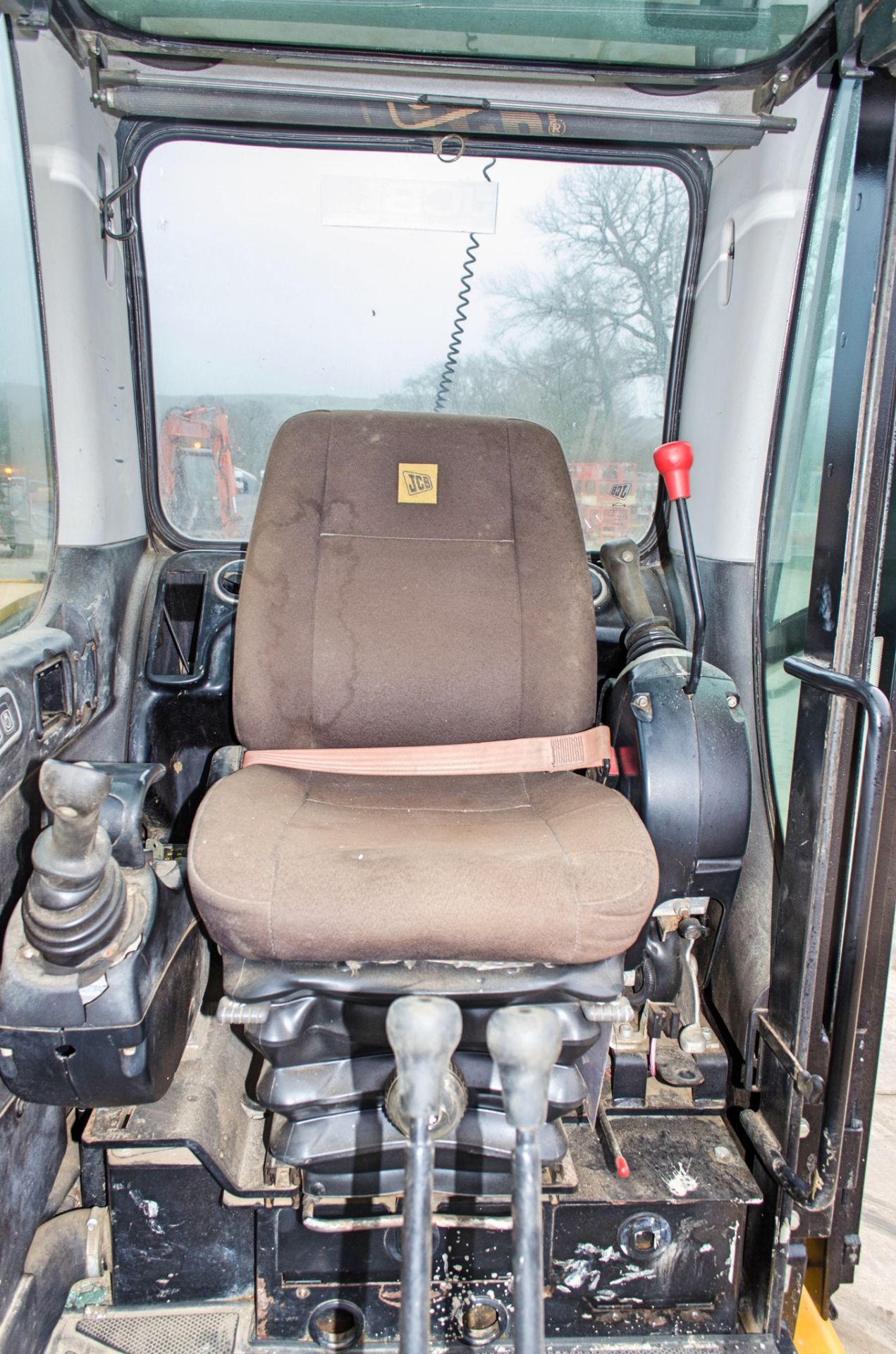 JCB 8085 8.5 tonne rubber tracked midi excavator Year: 2013 S/N: 1073059 Recorded Hours: 92826 ( - Image 20 of 22