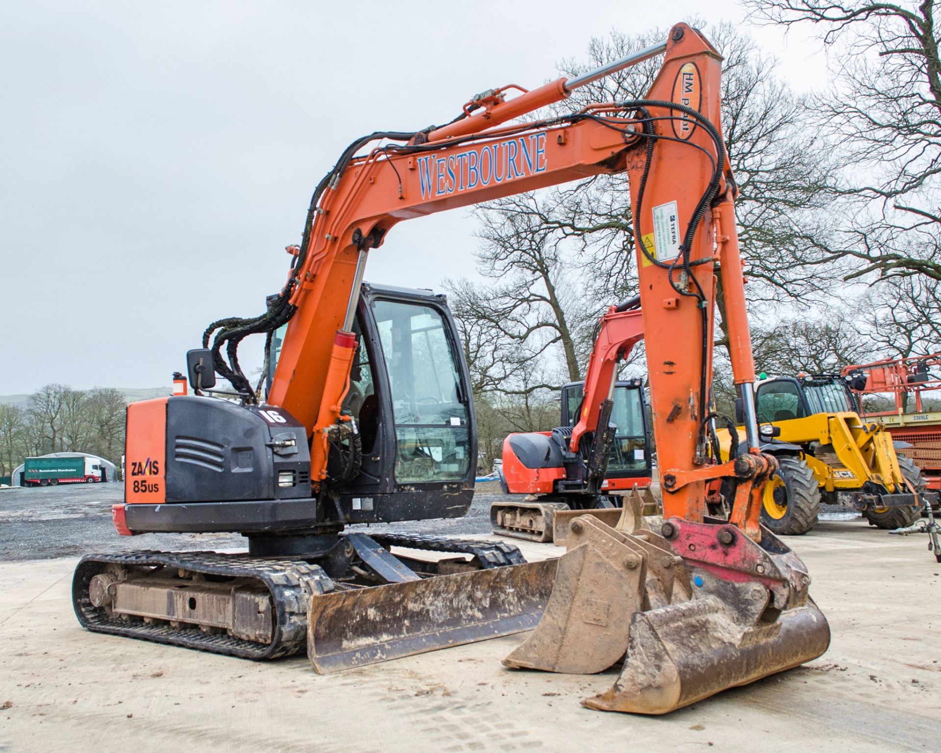Hitachi ZX 85 US-5A 8.5 tonne rubber tracked midi excavator Year: 2013 S/N: 80038 Recorded hours: - Image 2 of 26
