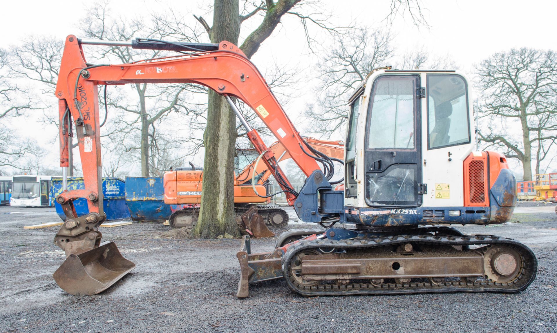 Kubota K251 7.5 tonne rubber tracked excavator Year: 2006 S/N: 80537 Recorded Hours: 3698 blade, - Image 7 of 24