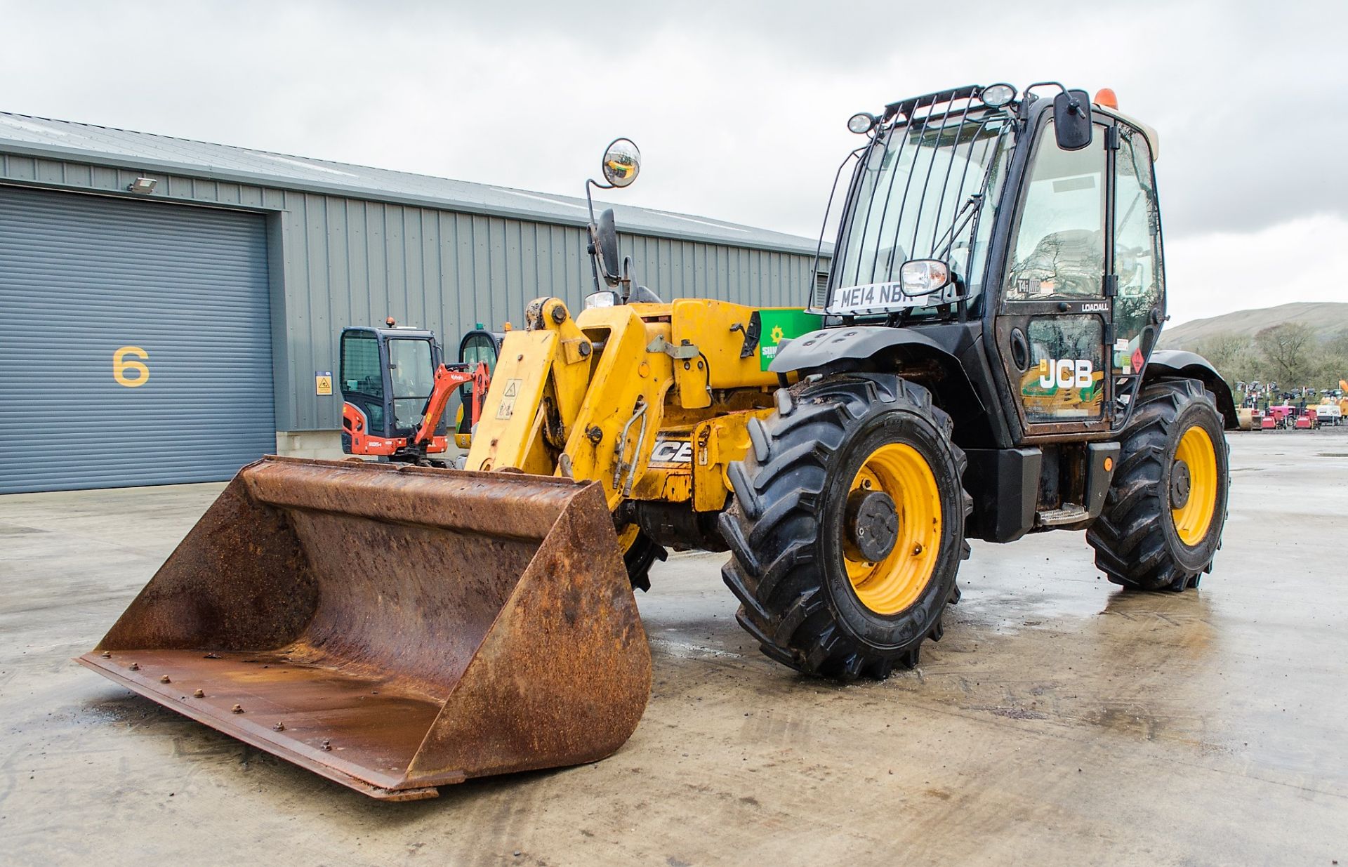 JCB 531-70 7 metre telescopic handler Year: 2014 S/N: 2339735 Recorded Hours: 2524 c/w 7ft bucket