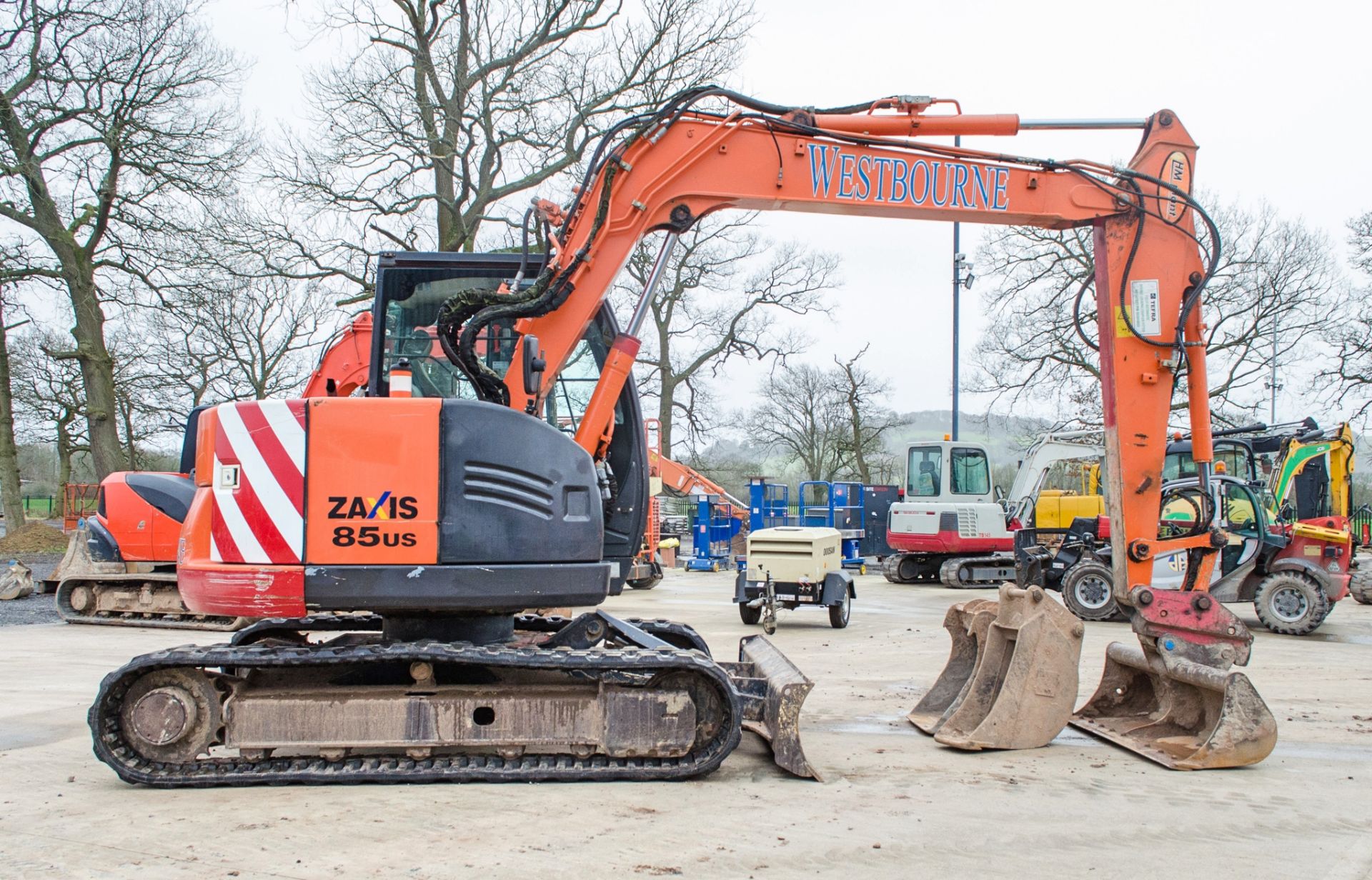 Hitachi ZX 85 US-5A 8.5 tonne rubber tracked midi excavator Year: 2013 S/N: 80038 Recorded hours: - Image 8 of 26