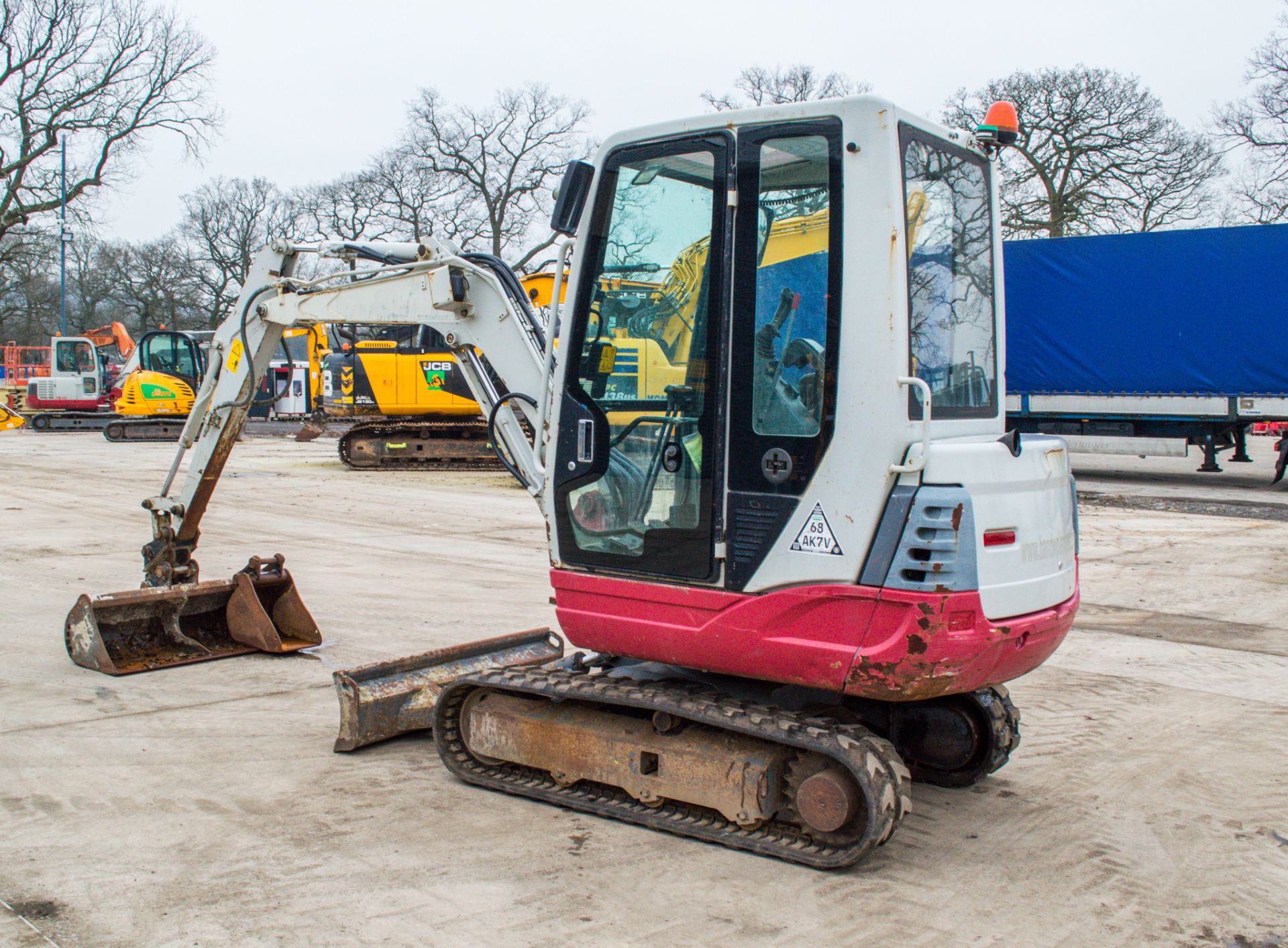 Takeuchi TB228 2.8 tonne rubber tracked excavator Year: 2015 S/N: 122804230 Recorded Hours: 3036 - Image 4 of 17