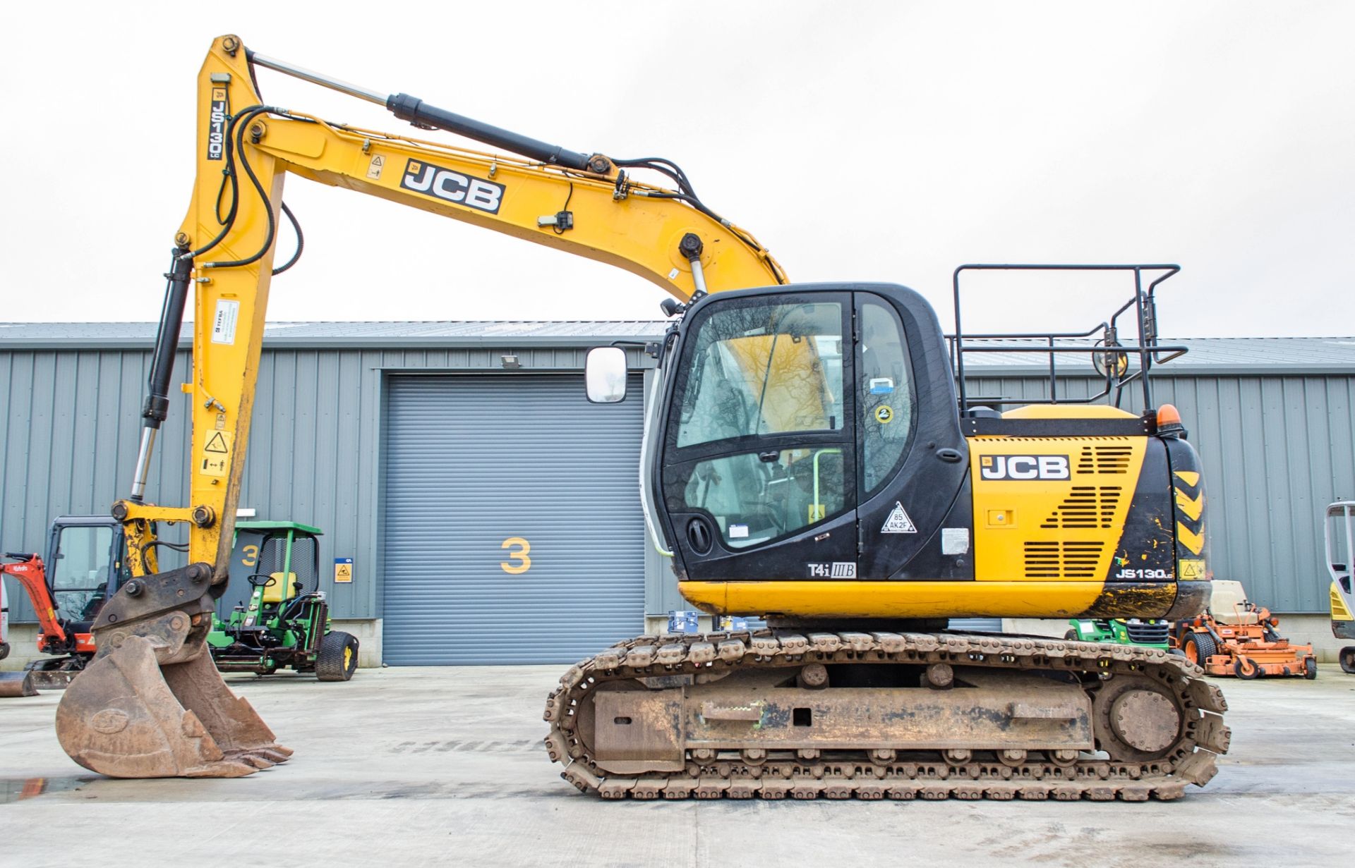 JCB JS 130 LC 13 tonne steel tracked excavator Year: 2014  S/N: 2134514 Recorded Hours: 5385 - Image 7 of 23