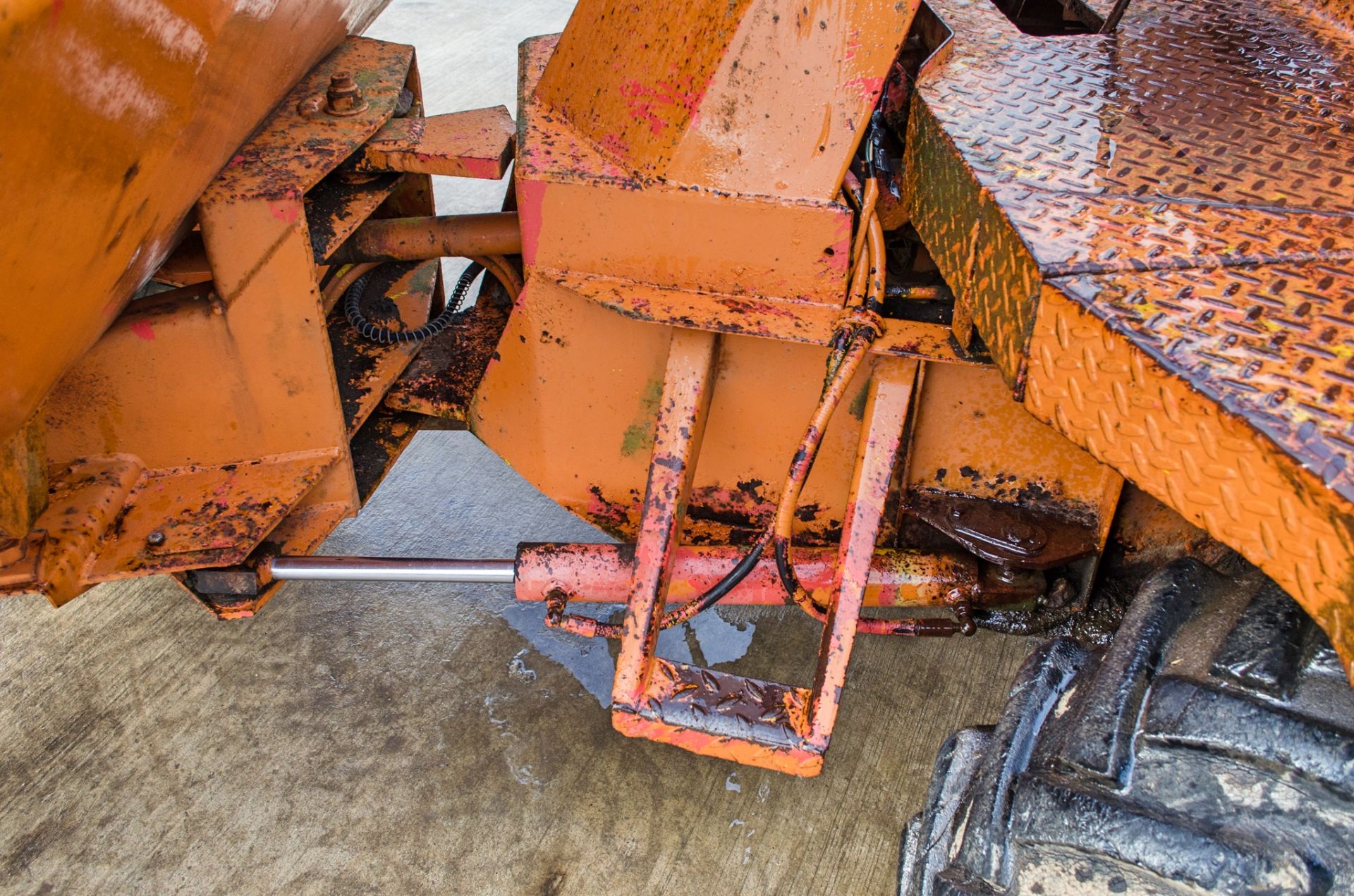 Thwaites 3 tonne straight skip dumper ** Hydraulic pipe split to the steering ram ** - Image 14 of 17