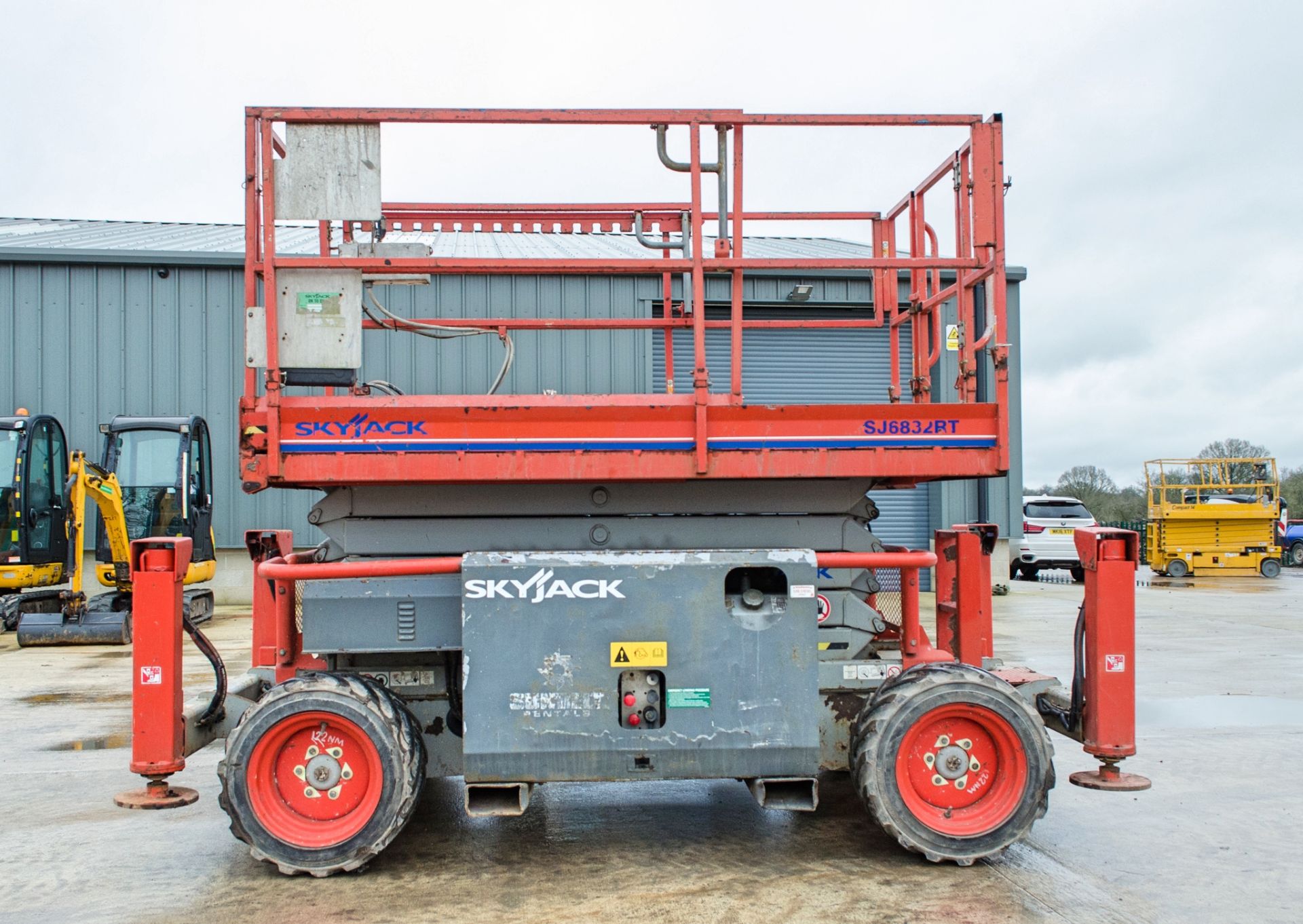 Skyjack SJ6832RT diesel driven scissor lift Year: 2013 S/N: 37003135 Recorded Hours: 1042 A699081 - Image 6 of 14