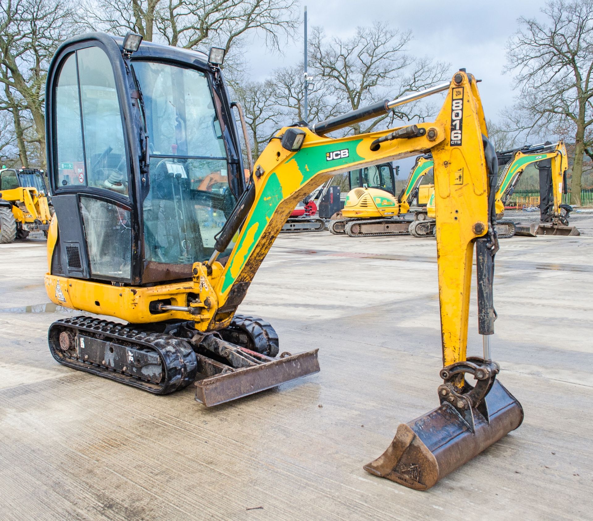 JCB 8016 1.5 tonne rubber tracked mini excavator Year: 2013 S/N: 2071485 Recorded Hours: 2396 blade, - Image 2 of 21
