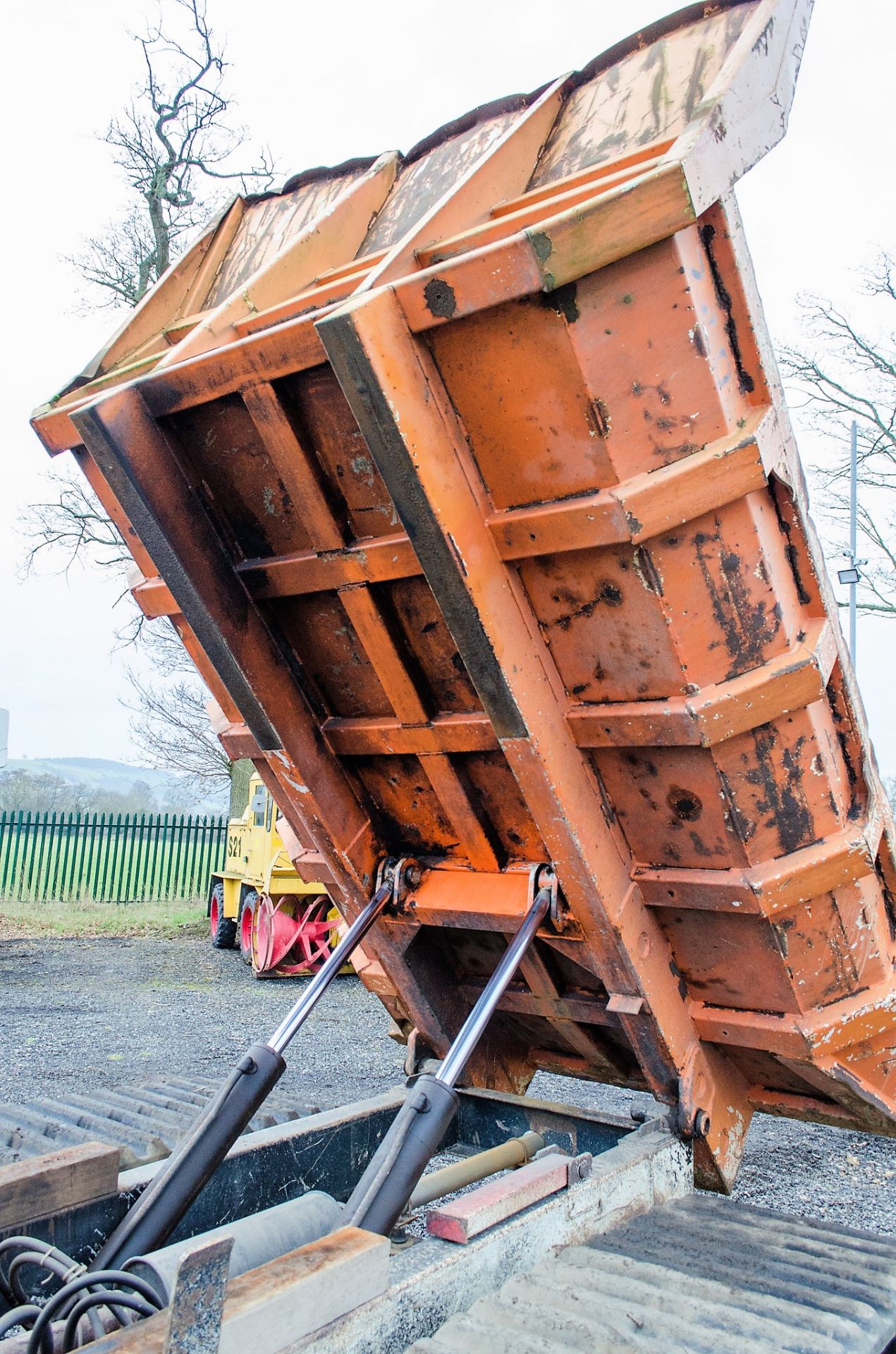 Hitachi Marooka CG45 4.5 tonne rubber tracked dumper S/N: 107062 Recorded Hours: 0199 740 - Image 10 of 19