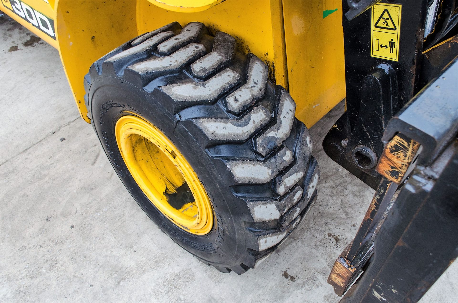 JCB Teletruk 30D 4x4 telescopic fork lift truck Year: 2013 S/N: 1541935 Recorded Hours: 1127 A623434 - Image 11 of 24