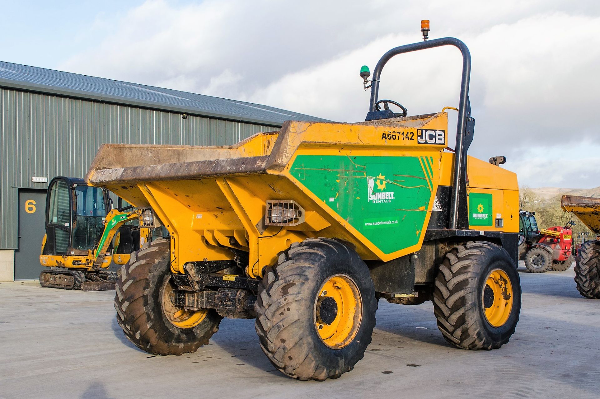 JCB 9 tonne straight skip dumper Year: 2015 S/N: EFFRM7587 Recorded Hours: 1568 c/w V5C registration