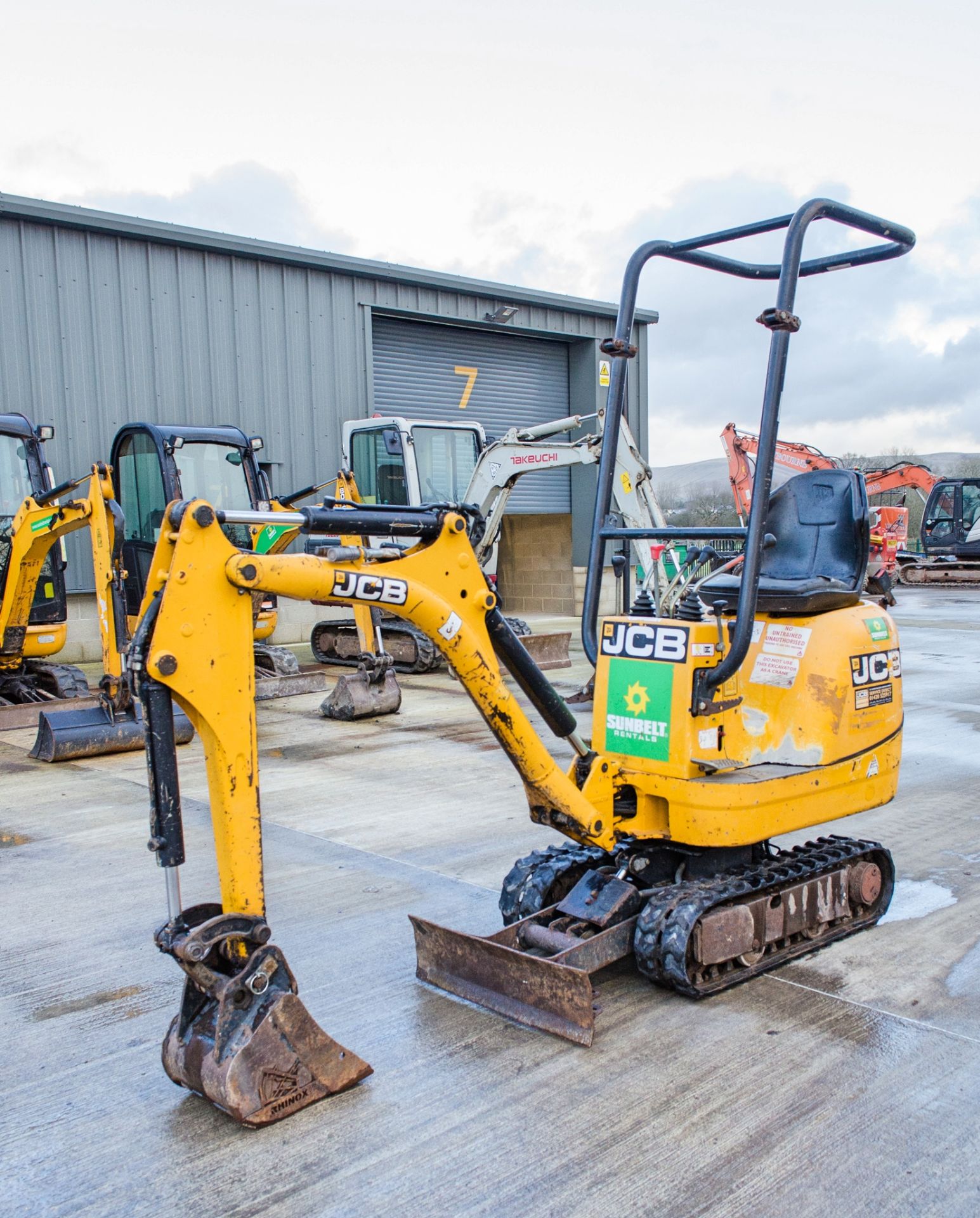 JCB 8008 0.8 tonne rubber tracked micro excavator Year: 2015 S/N: 241691 Recorded Hours: 747