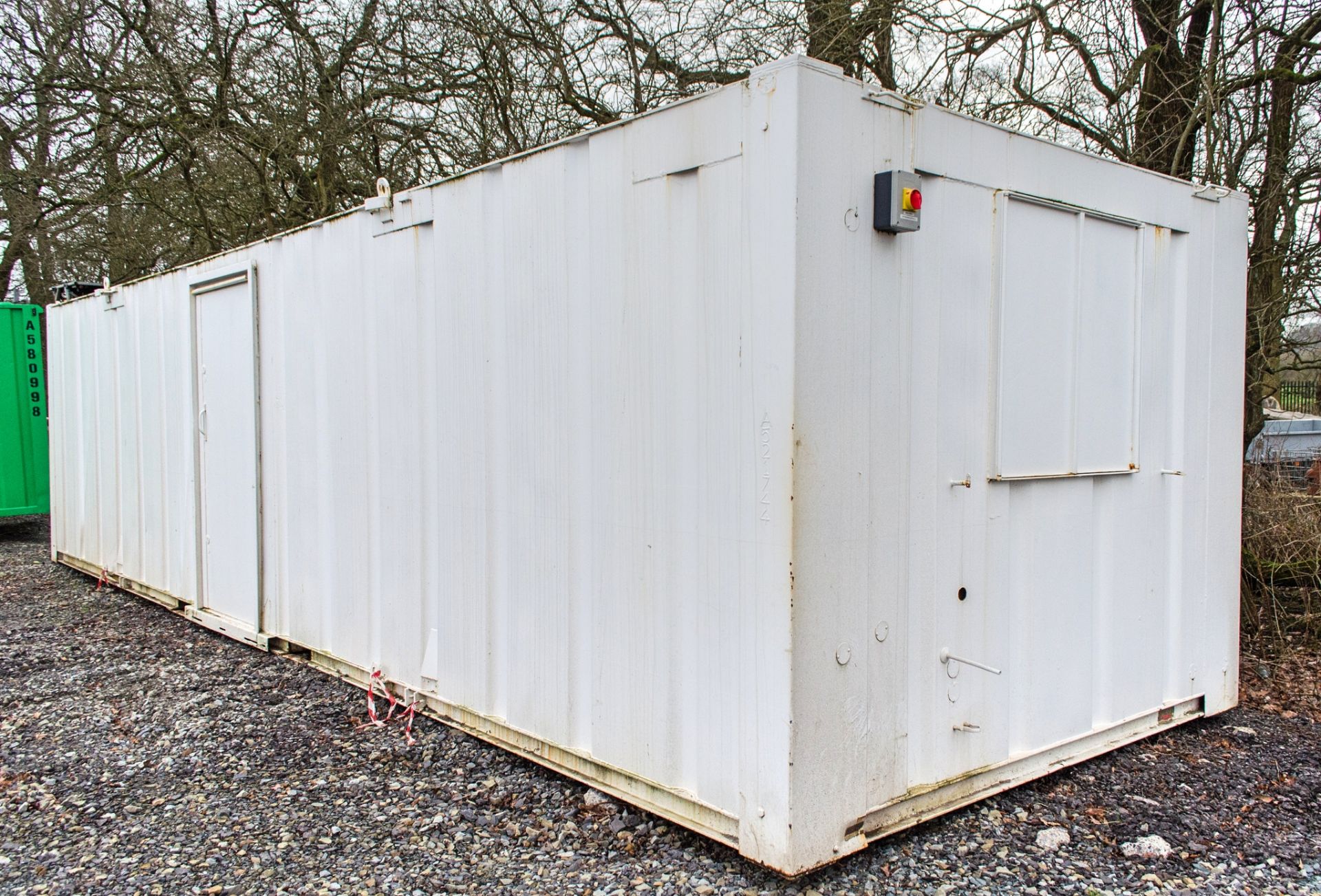 32ft x 10ft steel anti-vandal office site unit c/w keys A521744 - Image 2 of 6