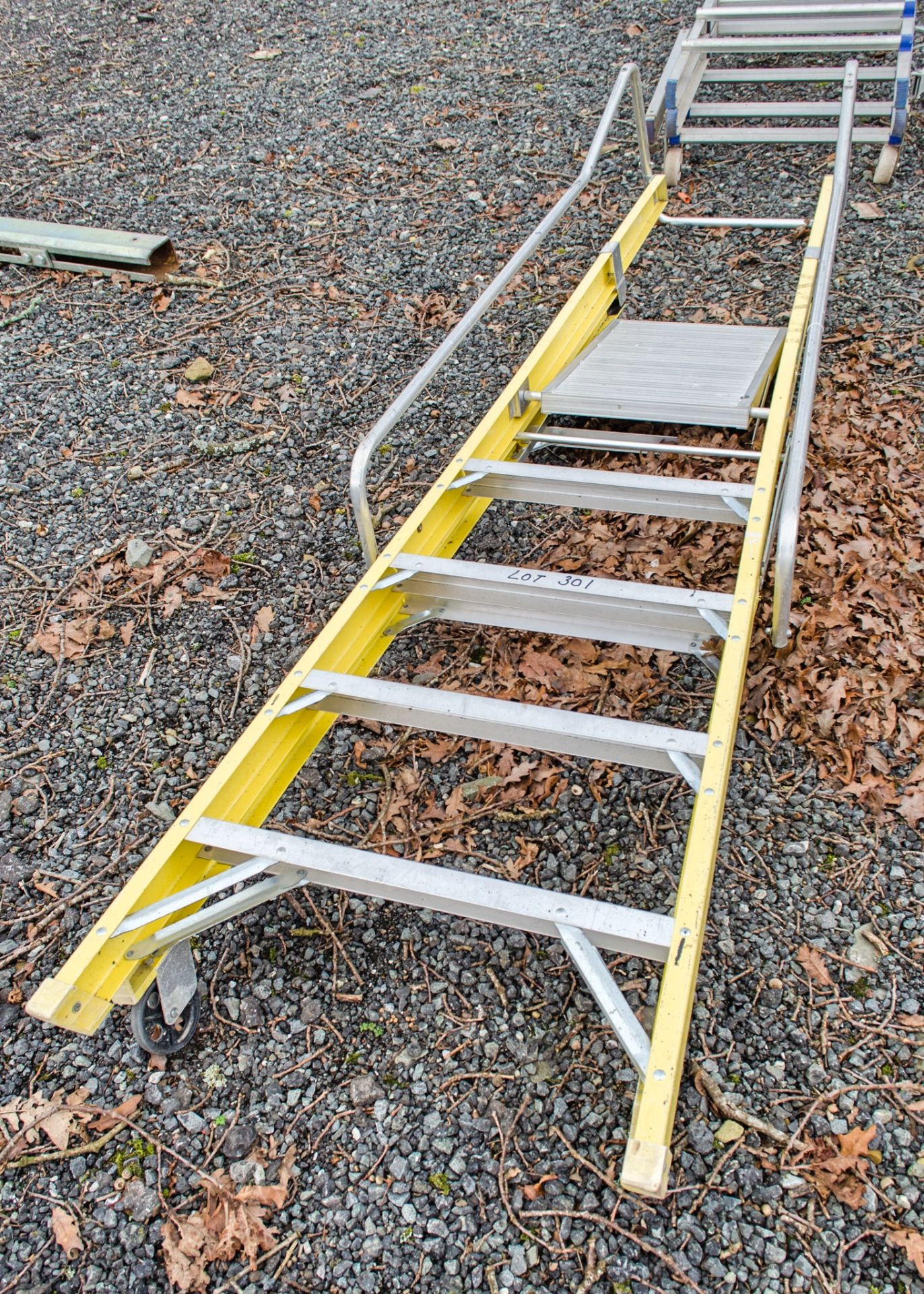 5 tread glass fibre framed step ladder A856636