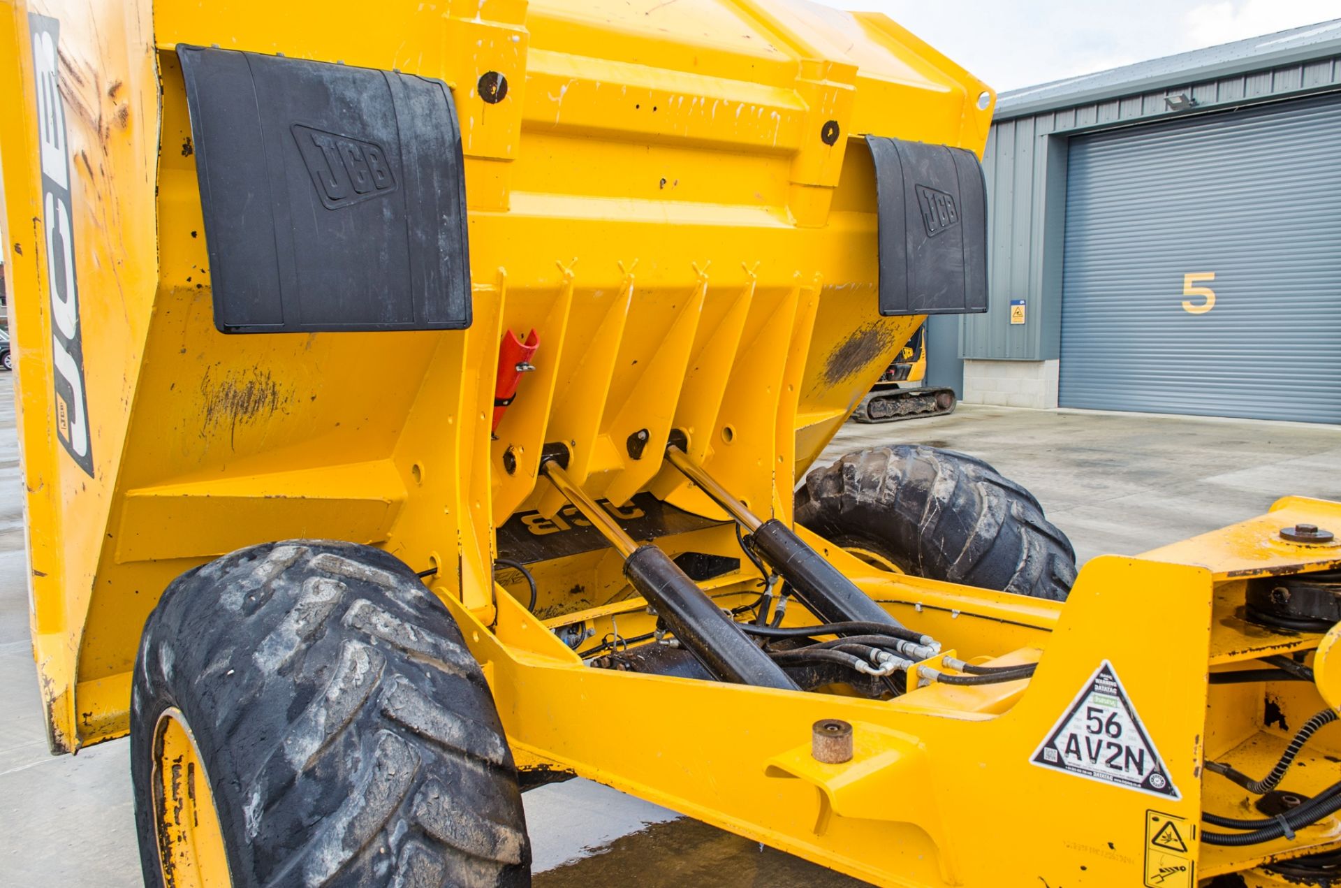 JCB 9 tonne straight skip dumper  Year: 2018 S/N: 2561910 Recorded Hours: 1438 - Image 10 of 20