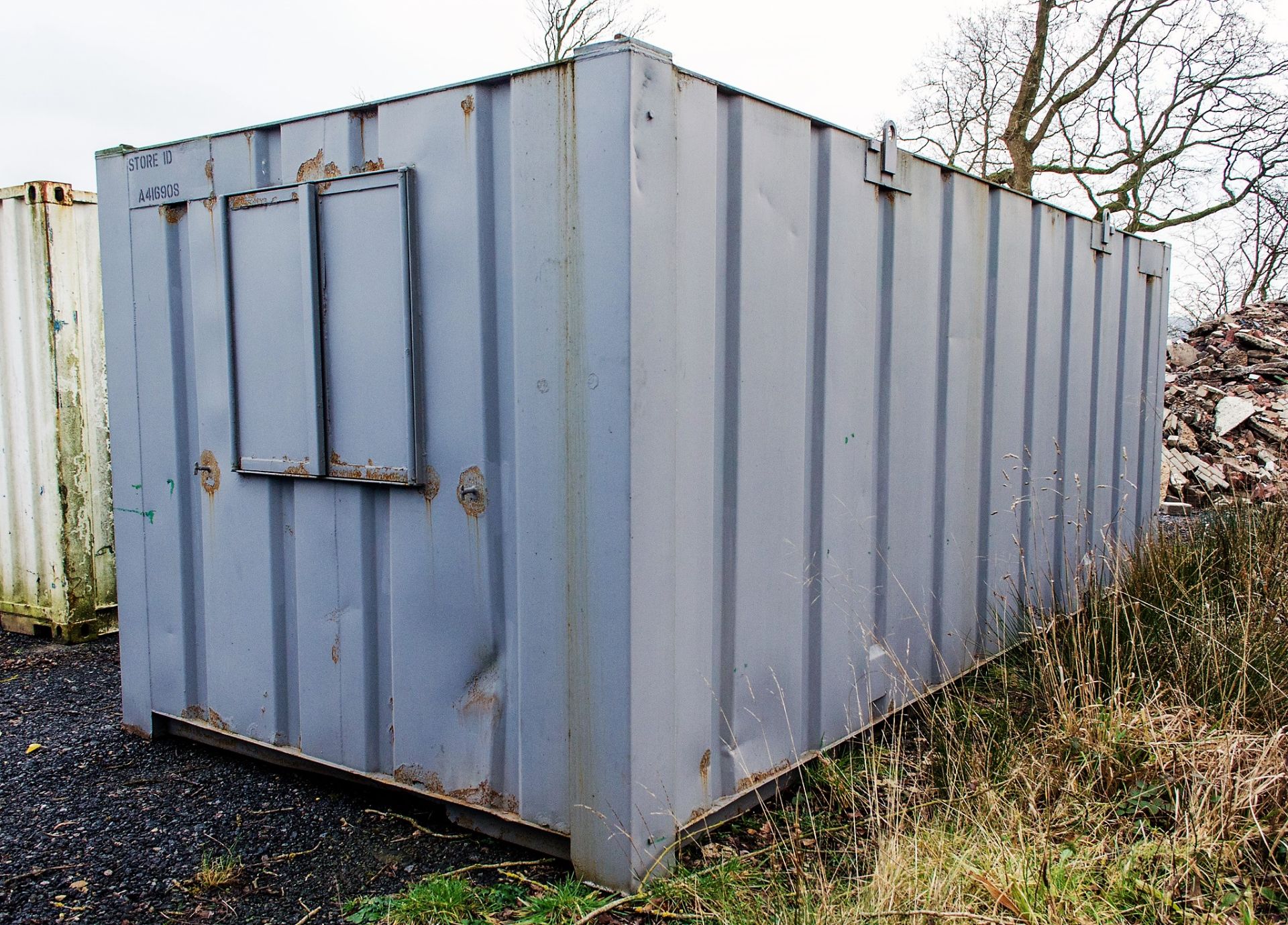 21ft x 9ft steel anti vandal office site unit A416908 ** No keys but open ** - Image 3 of 7