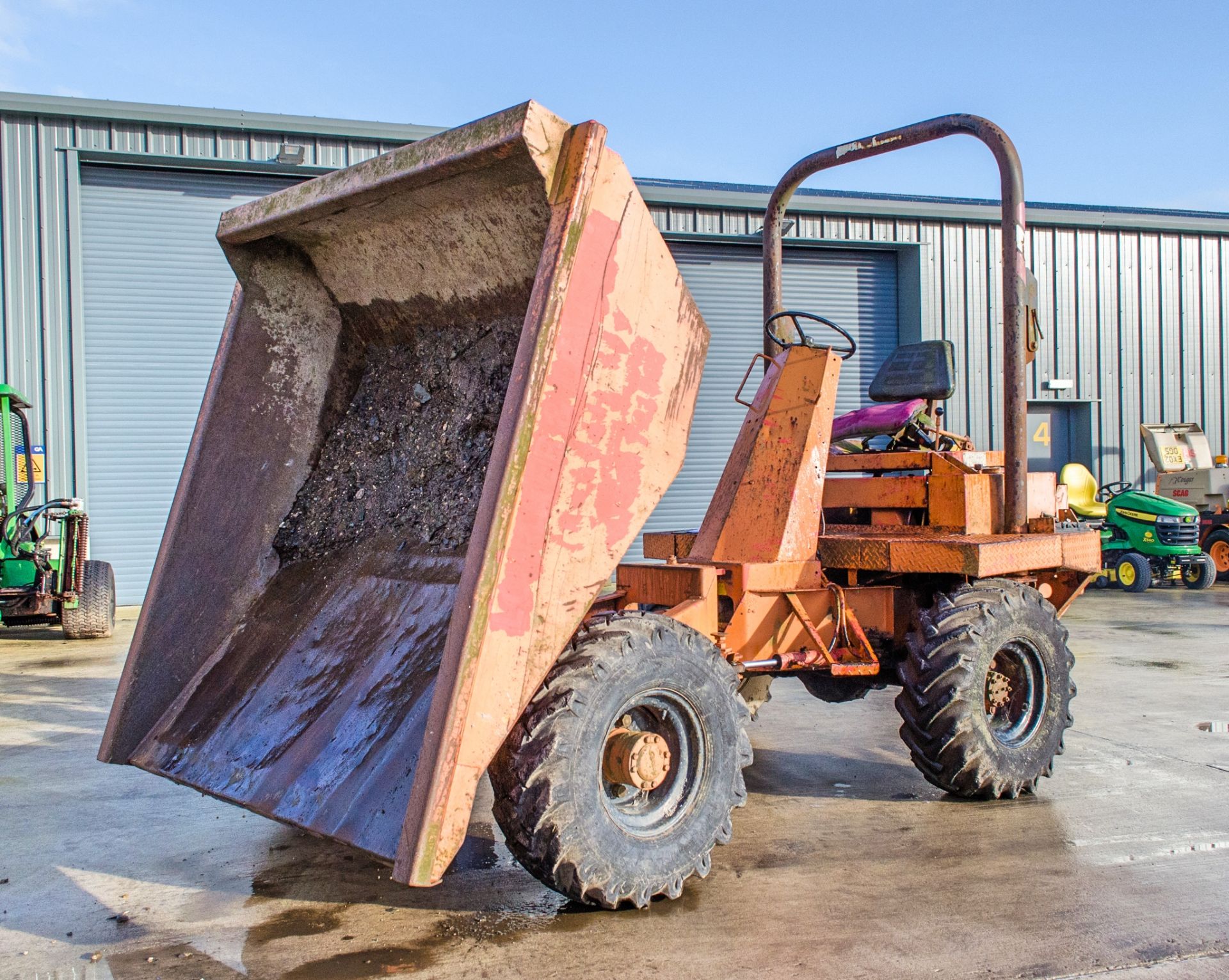 Thwaites 3 tonne straight skip dumper ** Hydraulic pipe split to the steering ram ** - Image 8 of 17