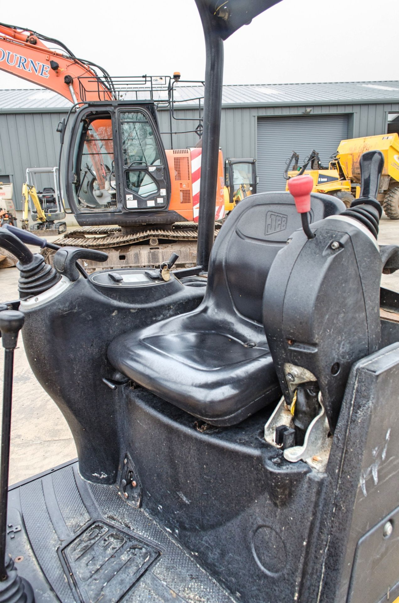JCB 8014 CTS 1.5 tonne rubber tracked mini excavator Year: 2014 S/N: 2070496 Recorded Hours: 1539 - Image 16 of 20