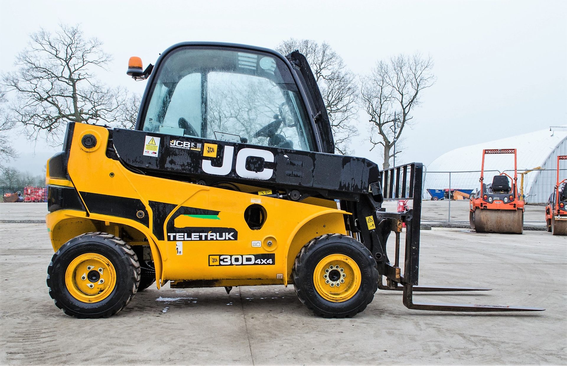 JCB Teletruk 30D 4x4 telescopic fork lift truck Year: 2013 S/N: 1541935 Recorded Hours: 1127 A623434 - Image 8 of 24