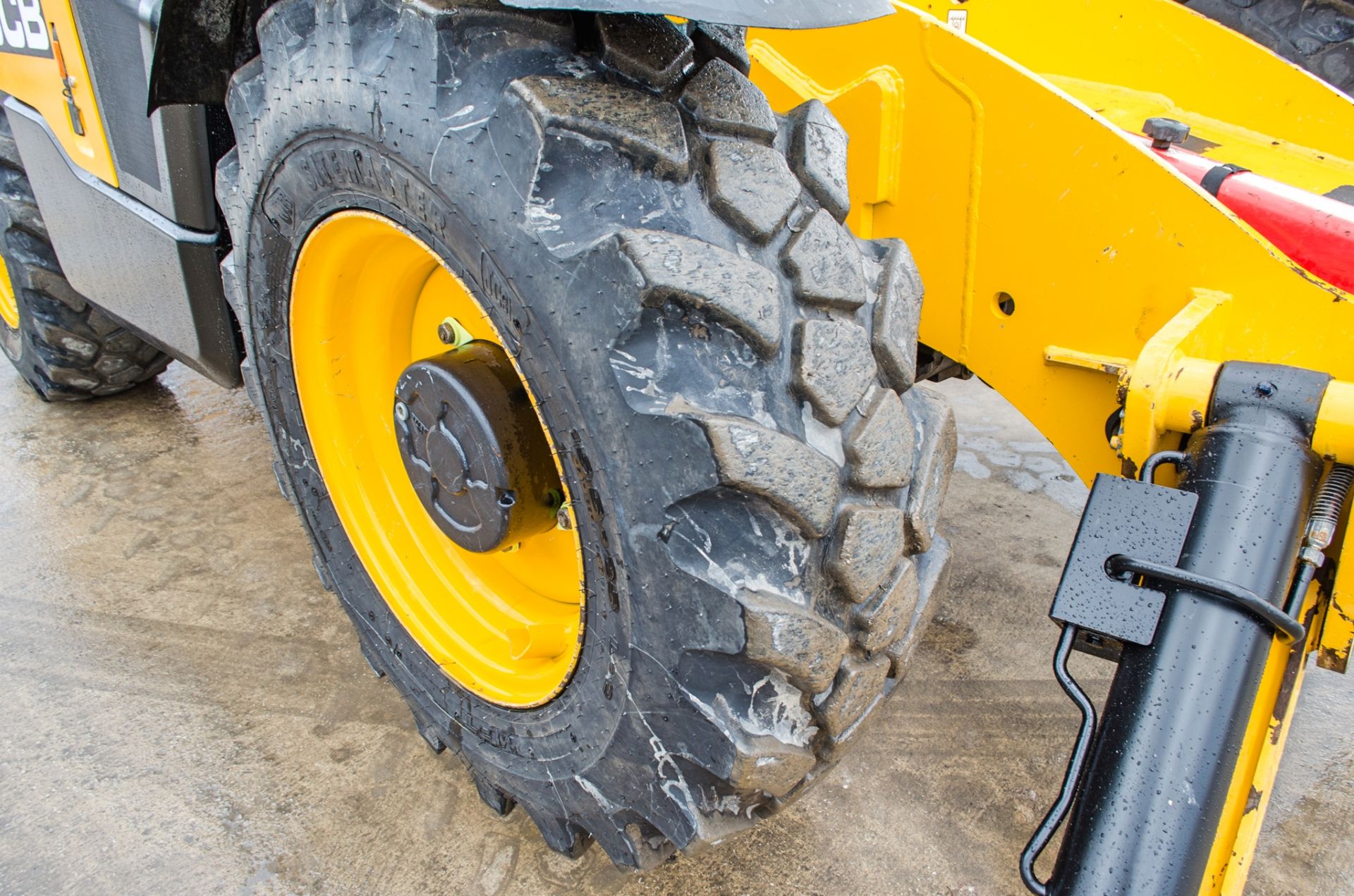 JCB 535-125 12.5 metre telescopic handler  Year: 2018  S/N: 2729598 Recorded Hours: 3799 - Image 13 of 22