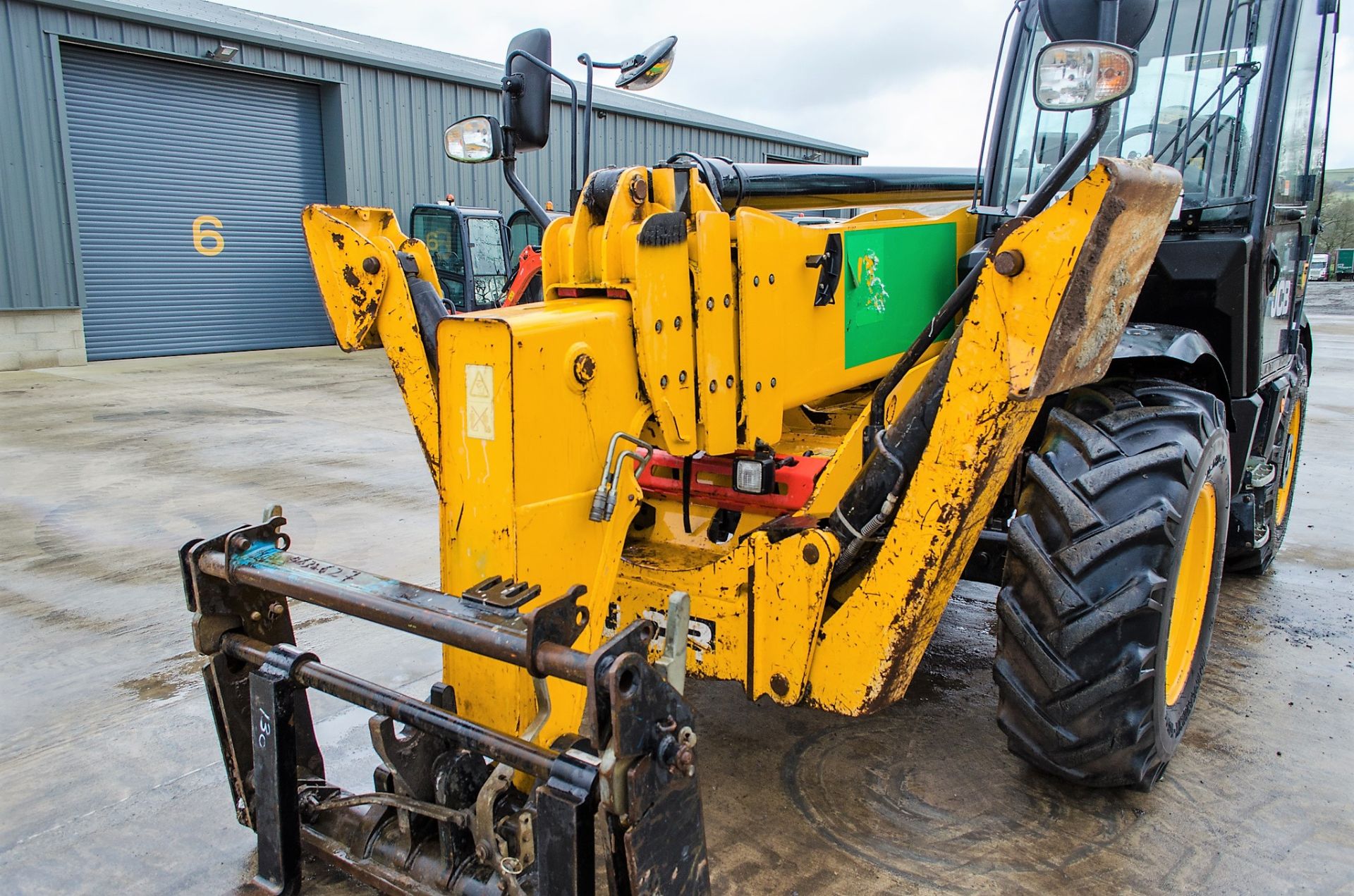 JCB 540-170 17 metre telescopic handler Year: 2014 S/N: 2341088 Recorded Hours: 5298 c/w sway - Image 9 of 22