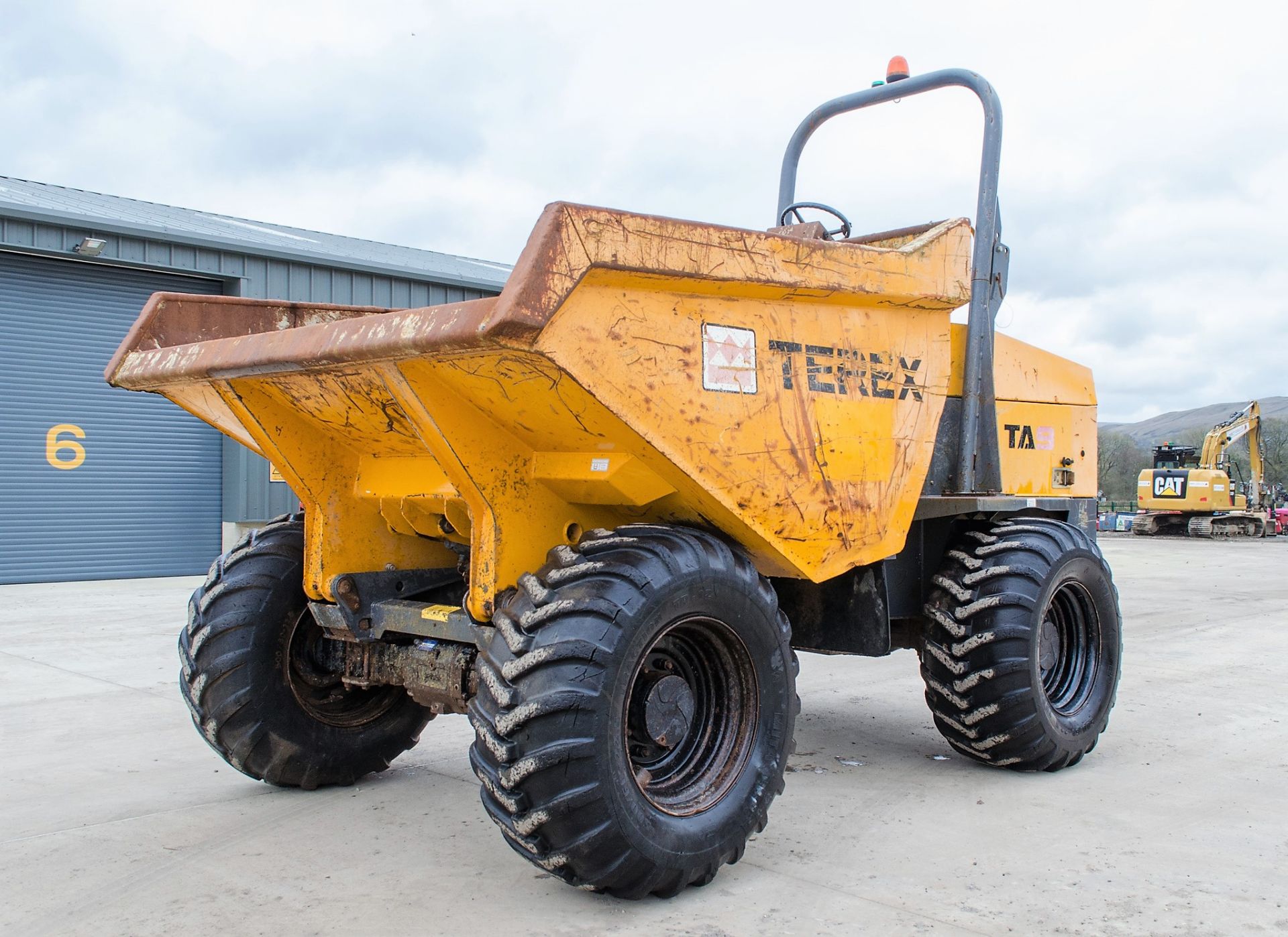 Terex 9 tonne straight skip dumper Year: 2014 S/N: EE5PK5550 Recorded Hours: Not displayed (Clock