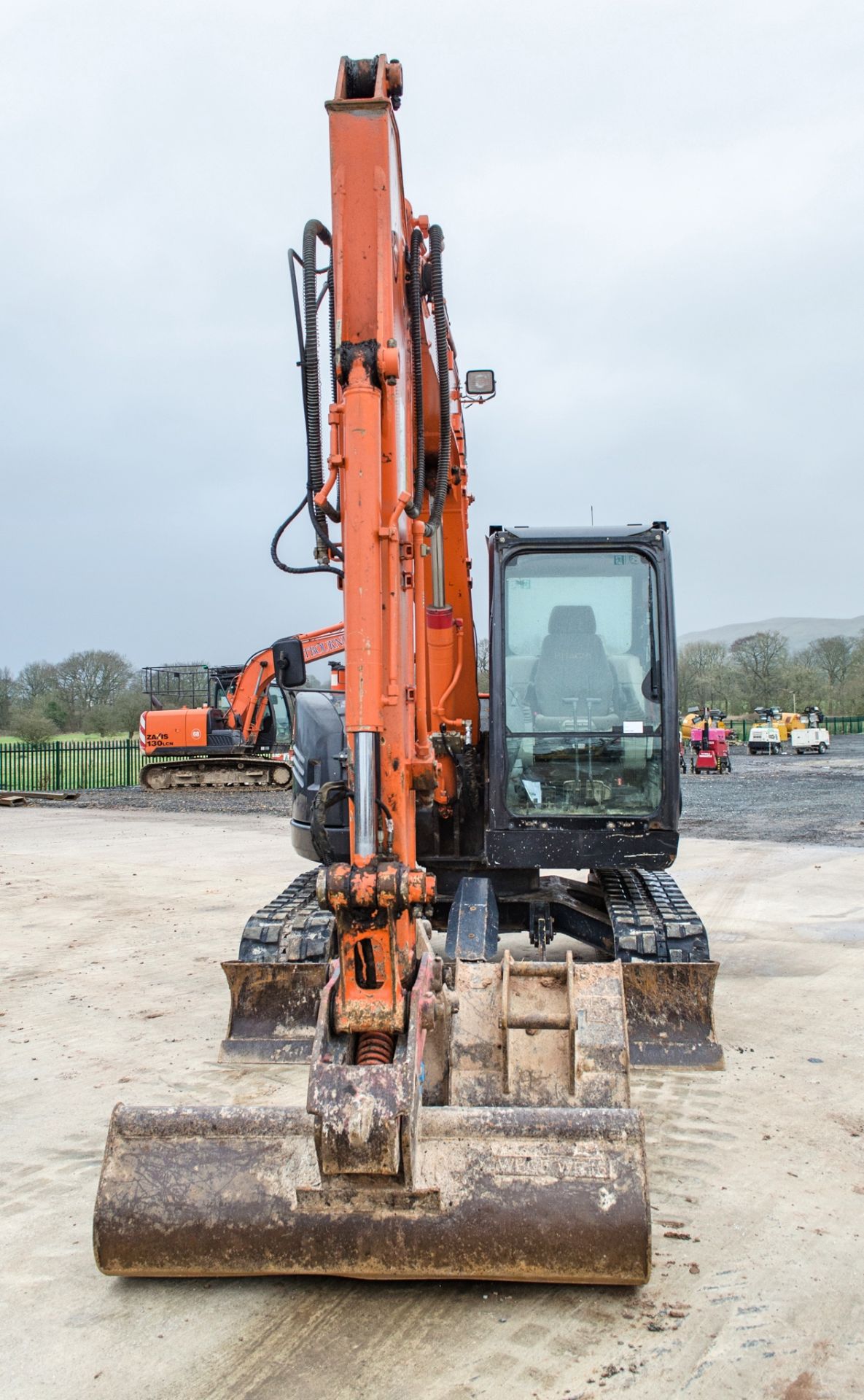 Hitachi ZX 85 US-5A 8.5 tonne rubber tracked midi excavator Year: 2013 S/N: 80038 Recorded hours: - Image 5 of 26