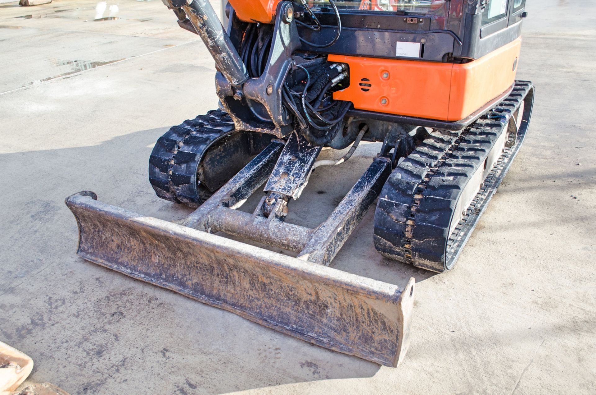 Hitachi ZX 29U-3 3 tonne rubber tracked mini excavator Year: 2013 S/N: 21228 Recorded hours: 5284 - Image 11 of 25