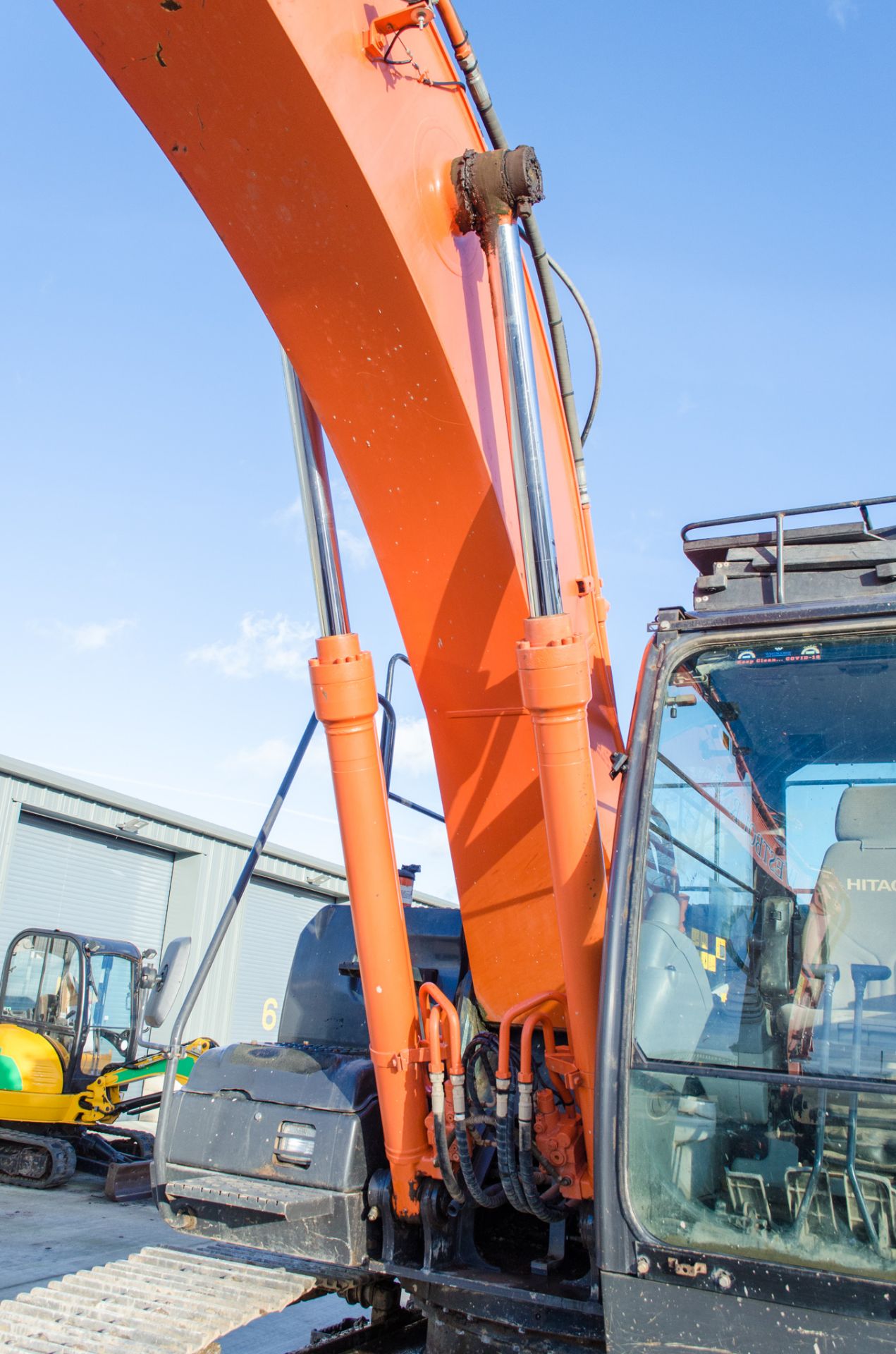 Hitachi ZX 210 LC-5 21 tonne steel tracked excavator Year: 2014 S/N: 300986 Recorded hours: Air con, - Image 15 of 24