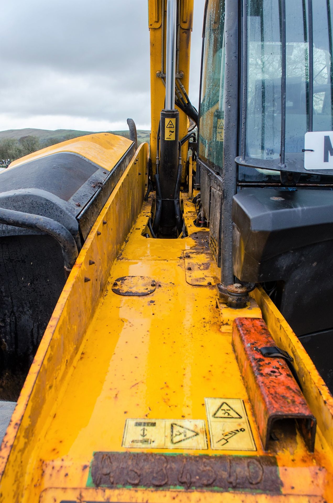 JCB 531-70 7 metre telescopic handler Year: 2014 S/N: 2339735 Recorded Hours: 2524 c/w 7ft bucket - Image 12 of 24