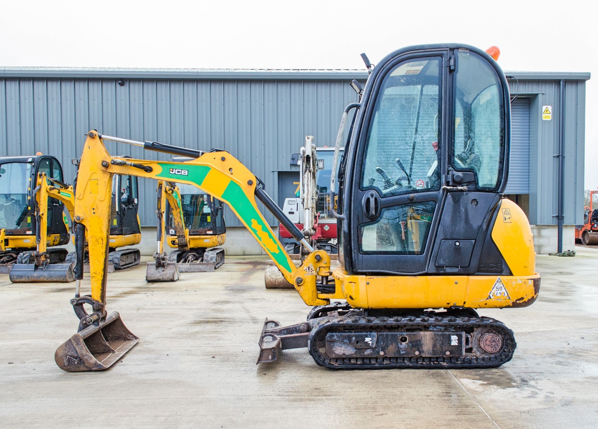 JCB 8016 1.5 tonne rubber tracked mini excavator Year: 2013 S/N: 2071485 Recorded Hours: 2396 blade, - Image 7 of 21