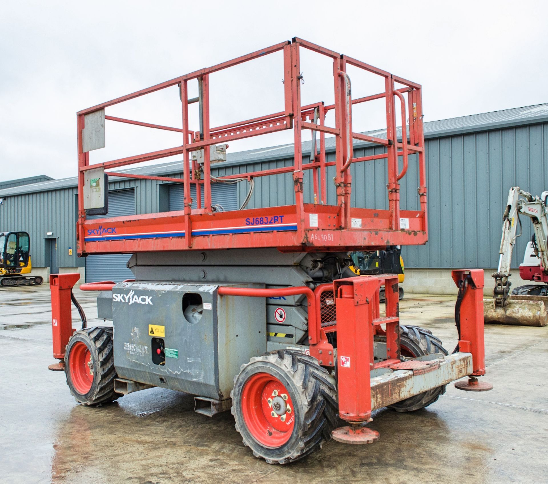 Skyjack SJ6832RT diesel driven scissor lift Year: 2013 S/N: 37003135 Recorded Hours: 1042 A699081 - Image 2 of 14