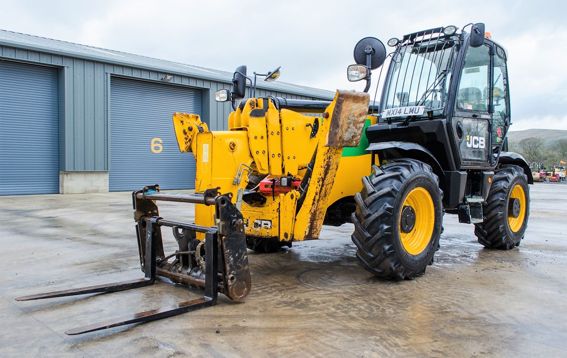 JCB 540-170 17 metre telescopic handler Year: 2014 S/N: 2341088 Recorded Hours: 5298 c/w sway