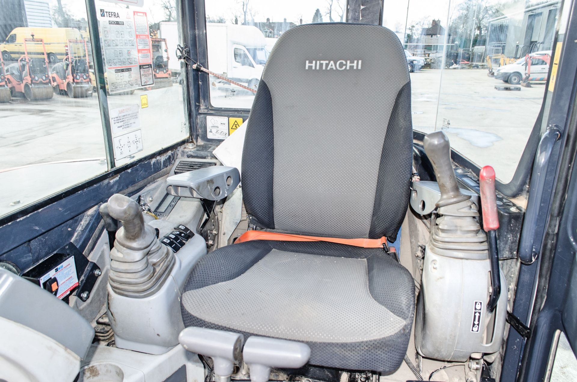Hitachi ZX 48U - 5A 5 tonne rubber tracked midi excavator Year: 2017 S/N: 34951 Recorded hours: - Image 20 of 24