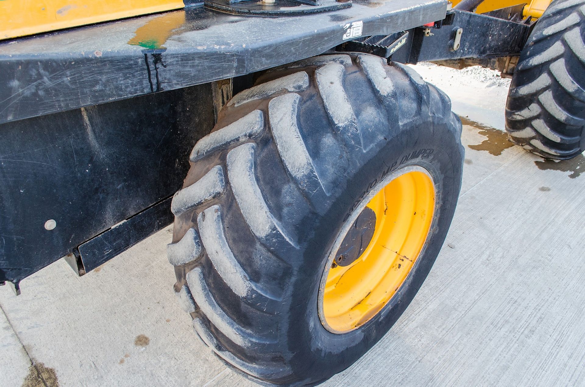 JCB 9 tonne straight skip dumper Year: 2015 S/N: EFFRM7587 Recorded Hours: 1568 c/w V5C registration - Image 14 of 21