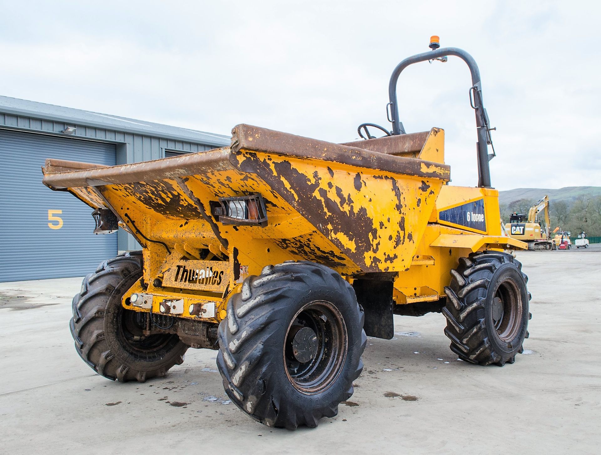 Thwaites 6 tonne straight skip dumper Year: 2010 S/N: 1007B6372 Recorded Hours: 3782 2204