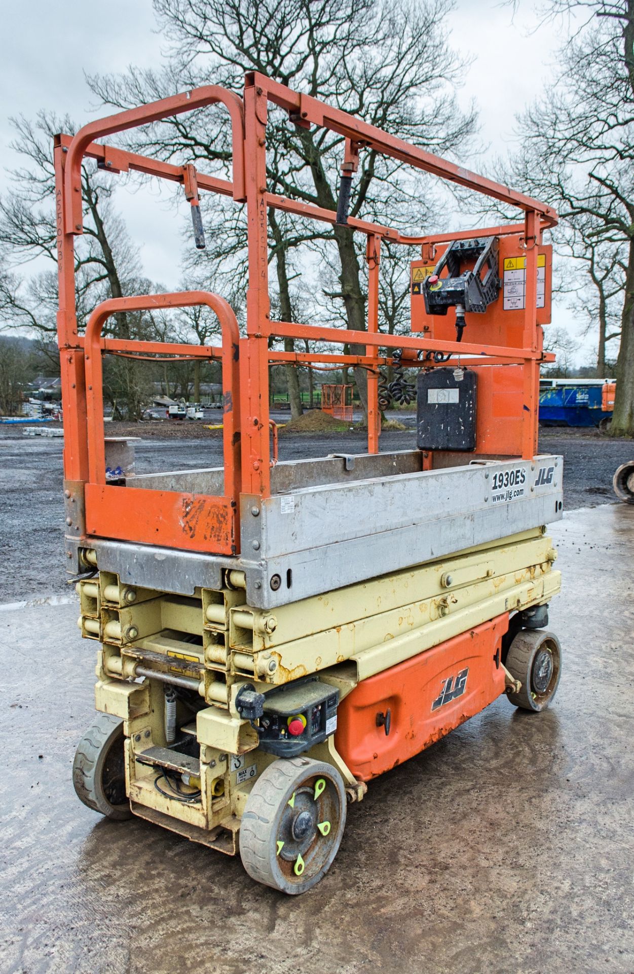 JLG 1930ES battery electric scissor lift Year: 2010 S/N: 24097 Recorded Hours: 254 A550734