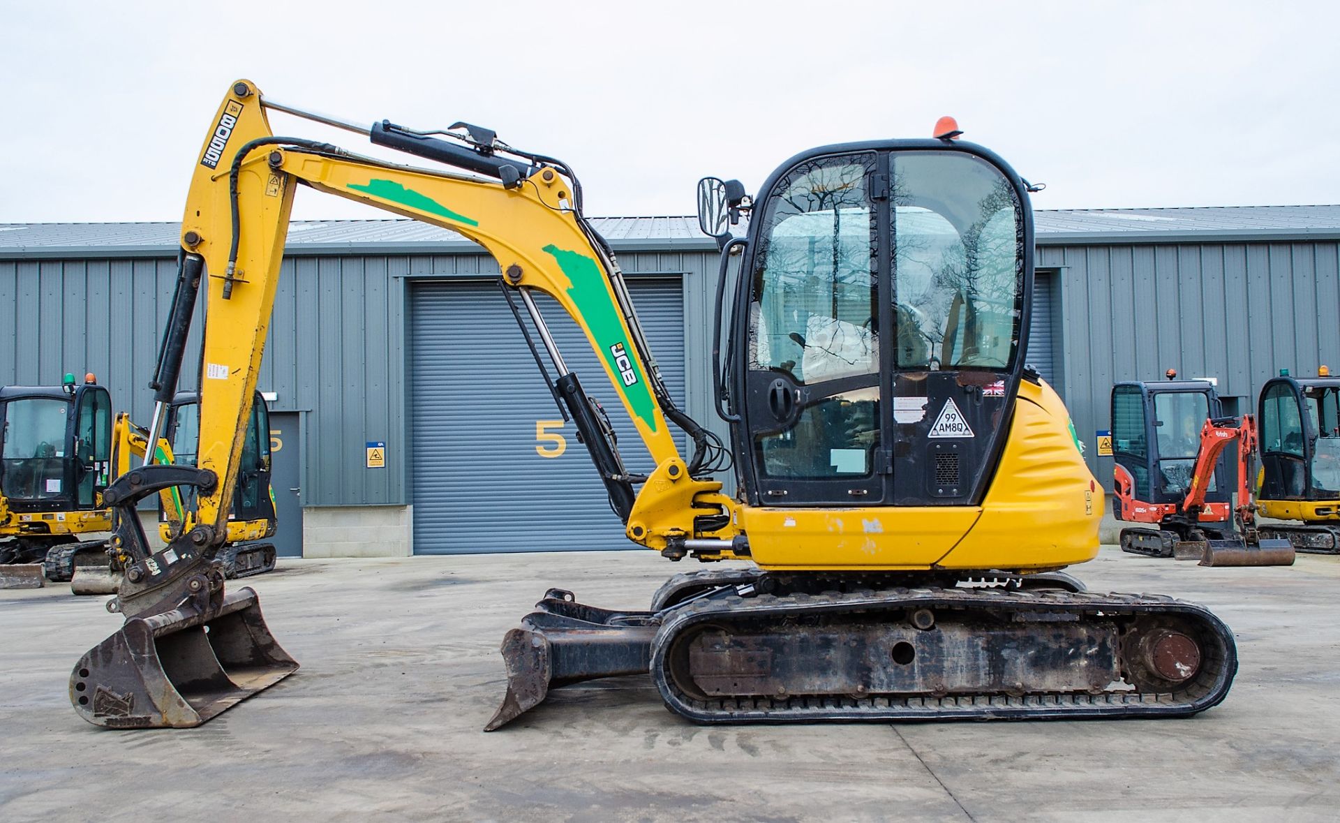 JCB 8055 RTS 5.5 tonne rubber tracked excavator Year: 2015 S/N: 2426300 Recorded Hours: 2924 - Image 7 of 24