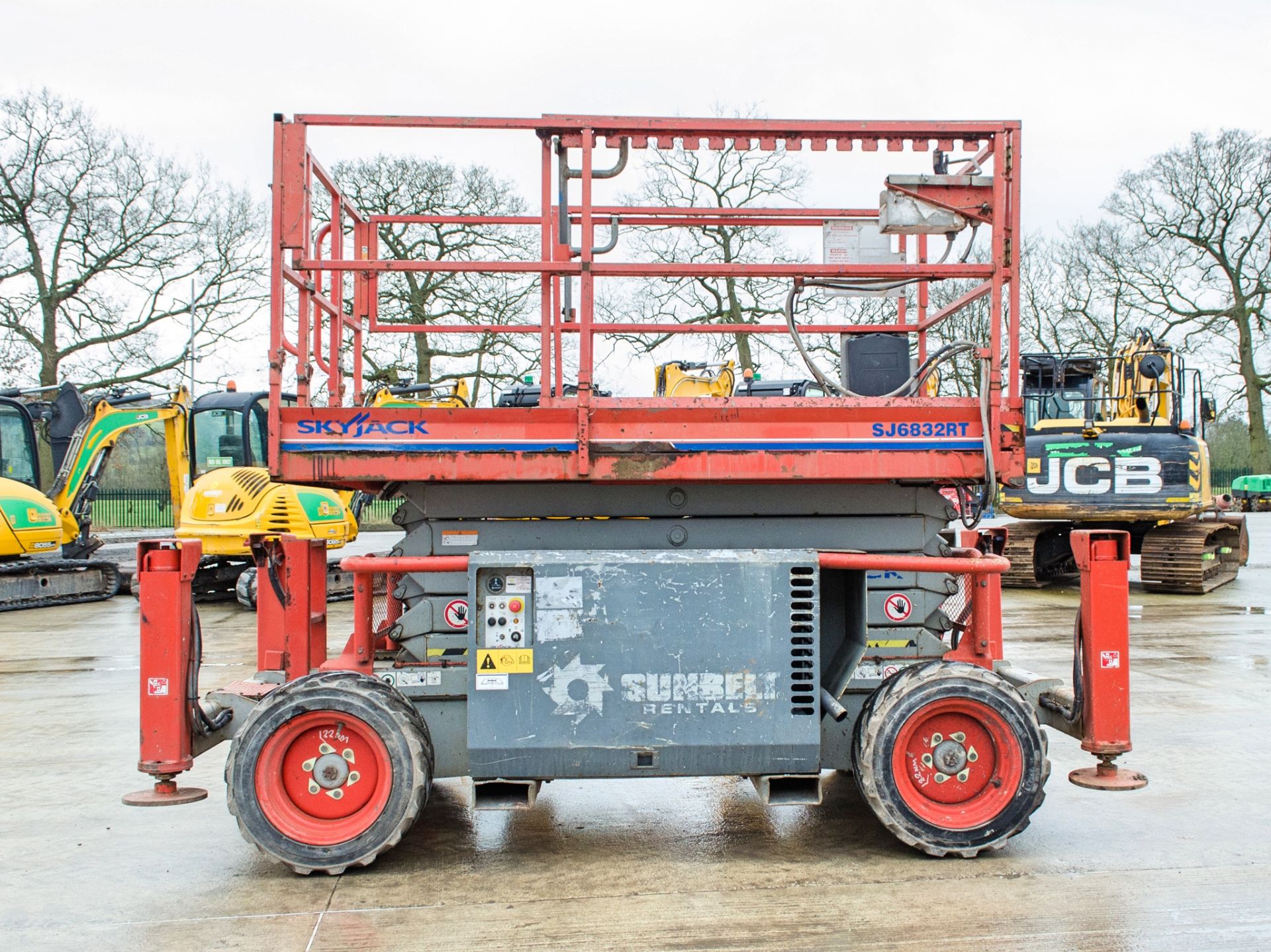 Skyjack SJ6832RT diesel driven scissor lift Year: 2013 S/N: 37003135 Recorded Hours: 1042 A699081 - Image 5 of 14