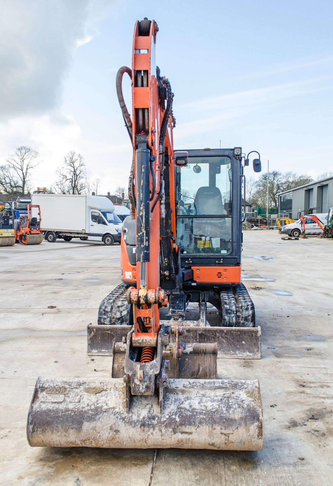 Hitachi ZX 48U - 5A 5 tonne rubber tracked midi excavator Year: 2017 S/N: 34951 Recorded hours: - Image 5 of 24