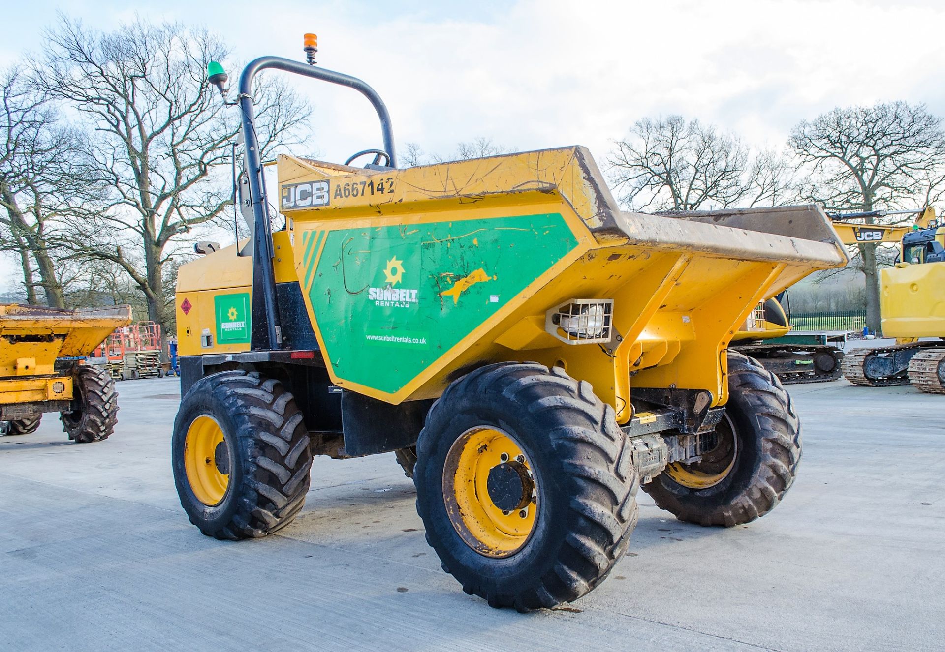 JCB 9 tonne straight skip dumper Year: 2015 S/N: EFFRM7587 Recorded Hours: 1568 c/w V5C registration - Image 2 of 21