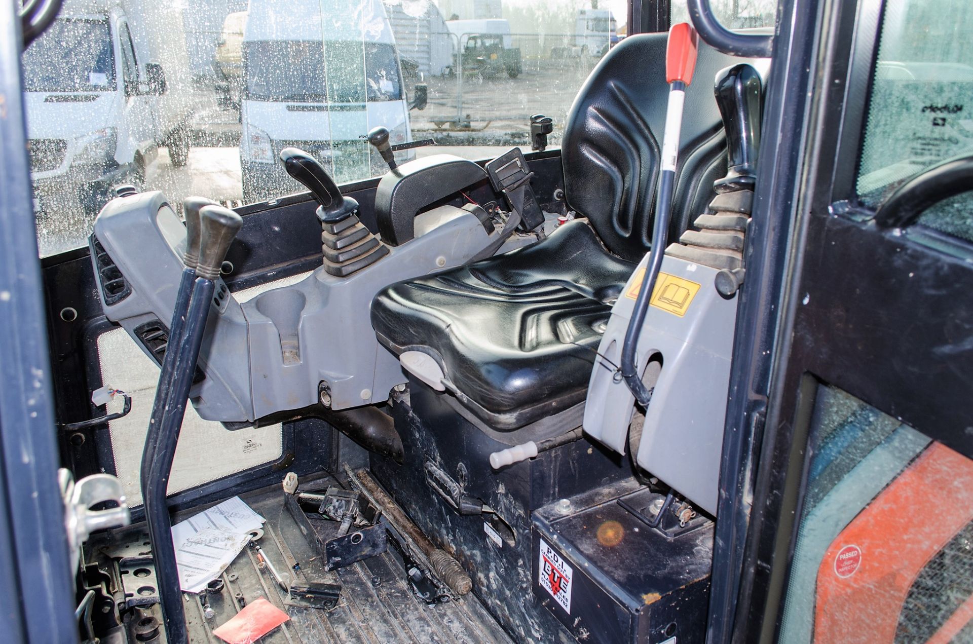 Kubota KX015-4 1.5 tonne rubber tracked excavator Year: 2014 S/N: 58181 Recorded Hours: 1616 - Image 17 of 21