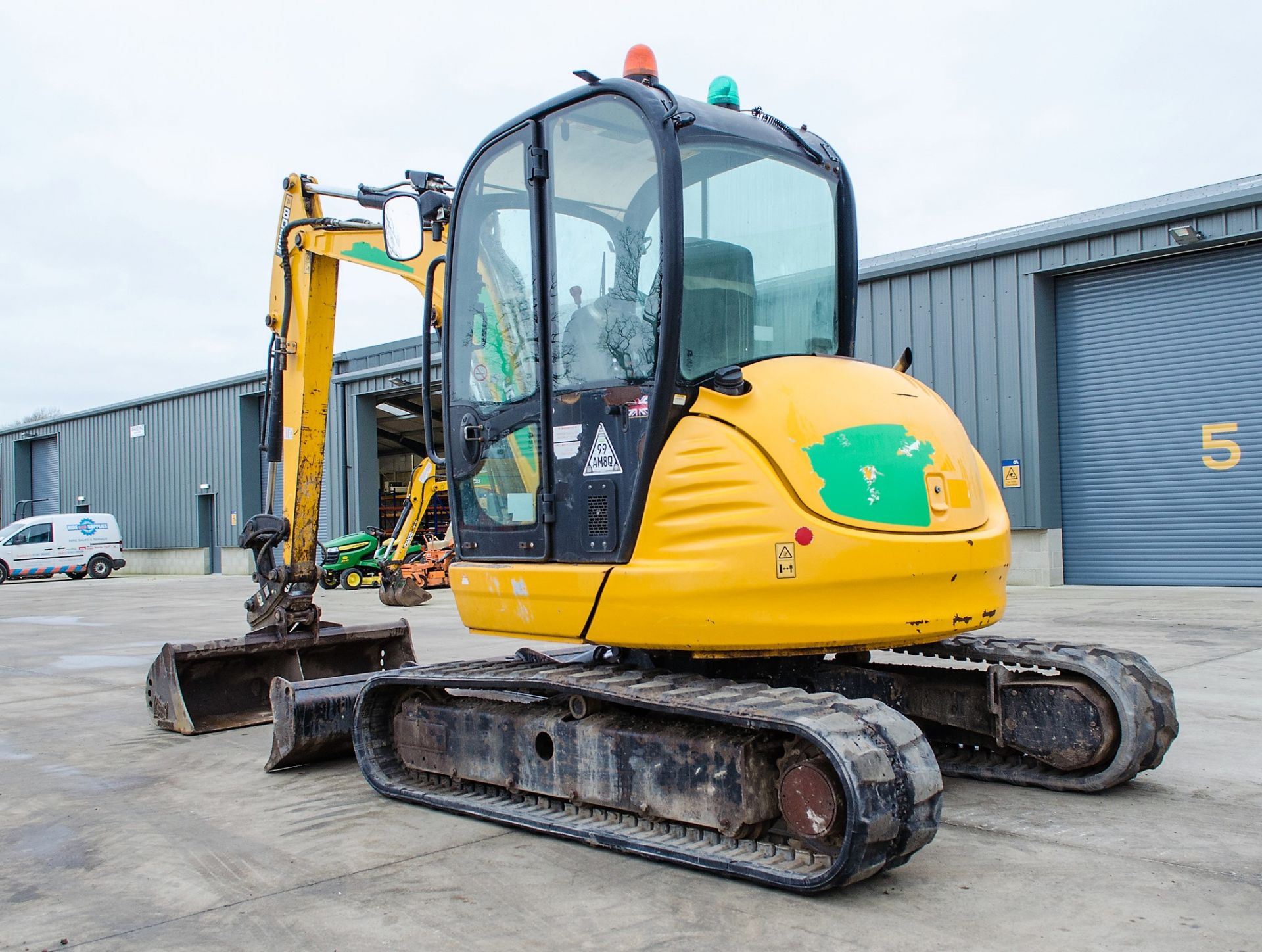 JCB 8055 RTS 5.5 tonne rubber tracked excavator Year: 2015 S/N: 2426300 Recorded Hours: 2924 - Image 4 of 24