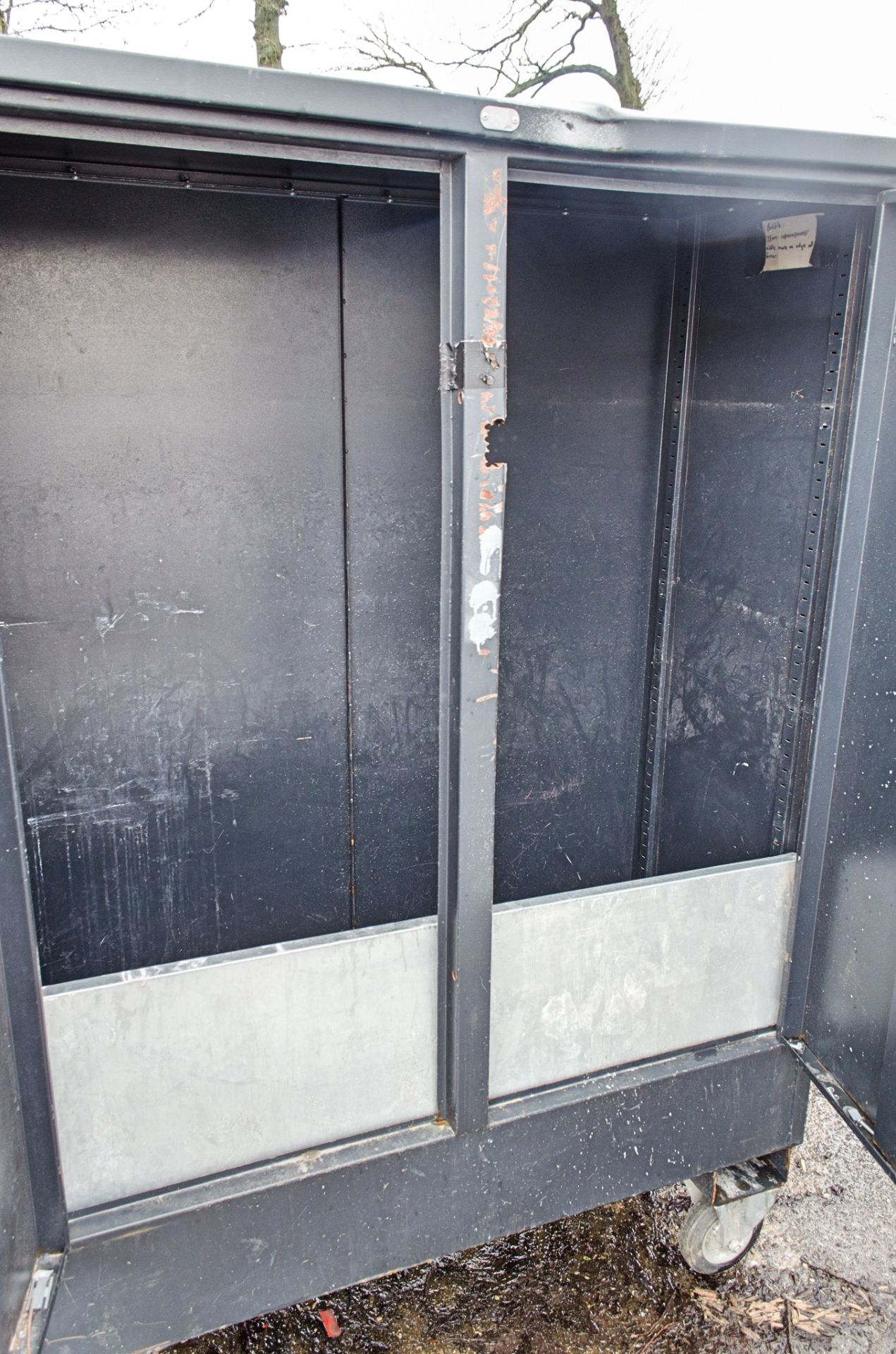 Armorgard steel cabinet V5998 ** No keys unlocked ** - Image 2 of 2