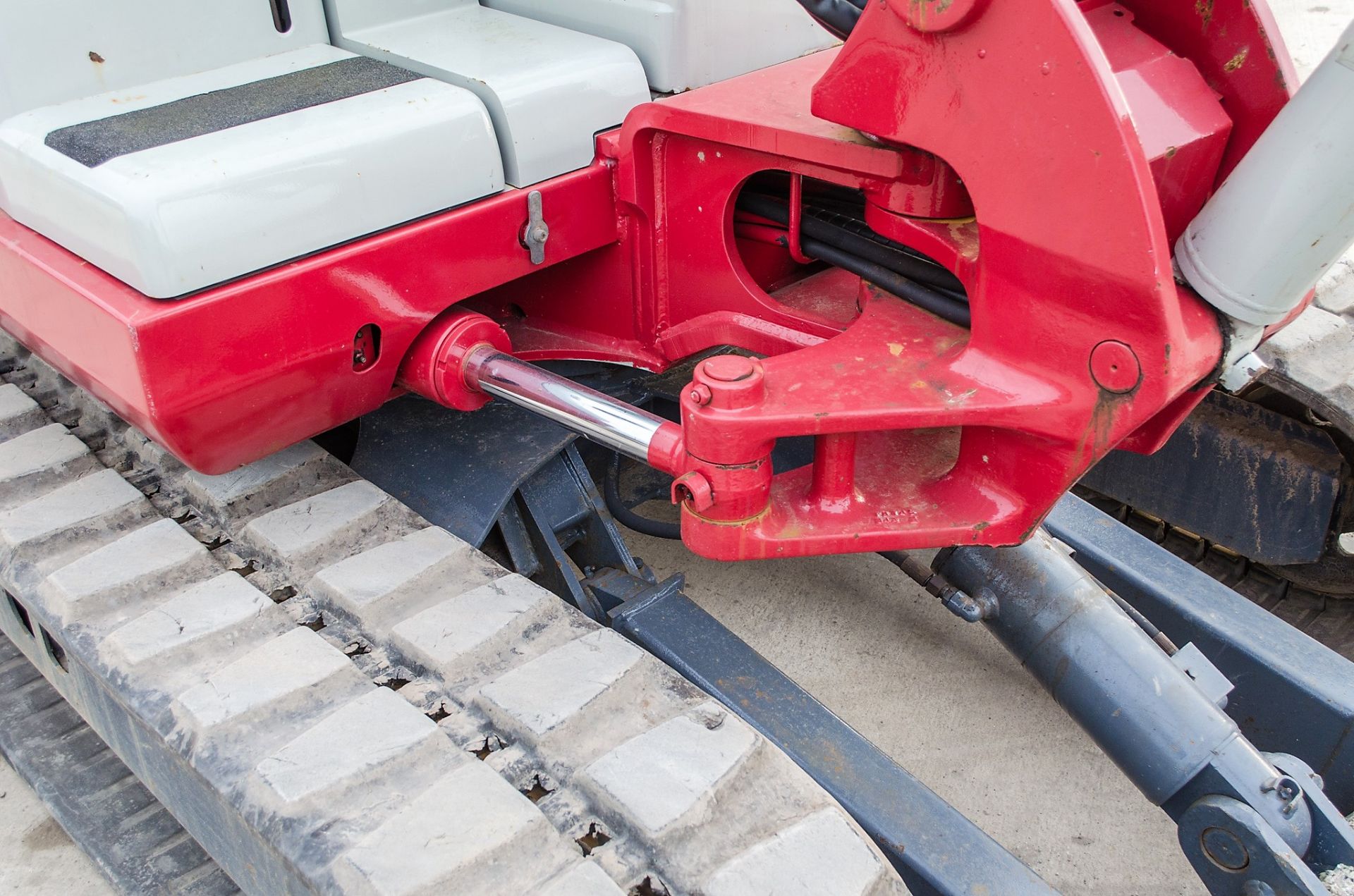 Takeuchi TB145 4.5 tonne rubber tracked excavator Year: 2003 S/N: 14512672 Recorded Hours: 8574 - Image 19 of 25