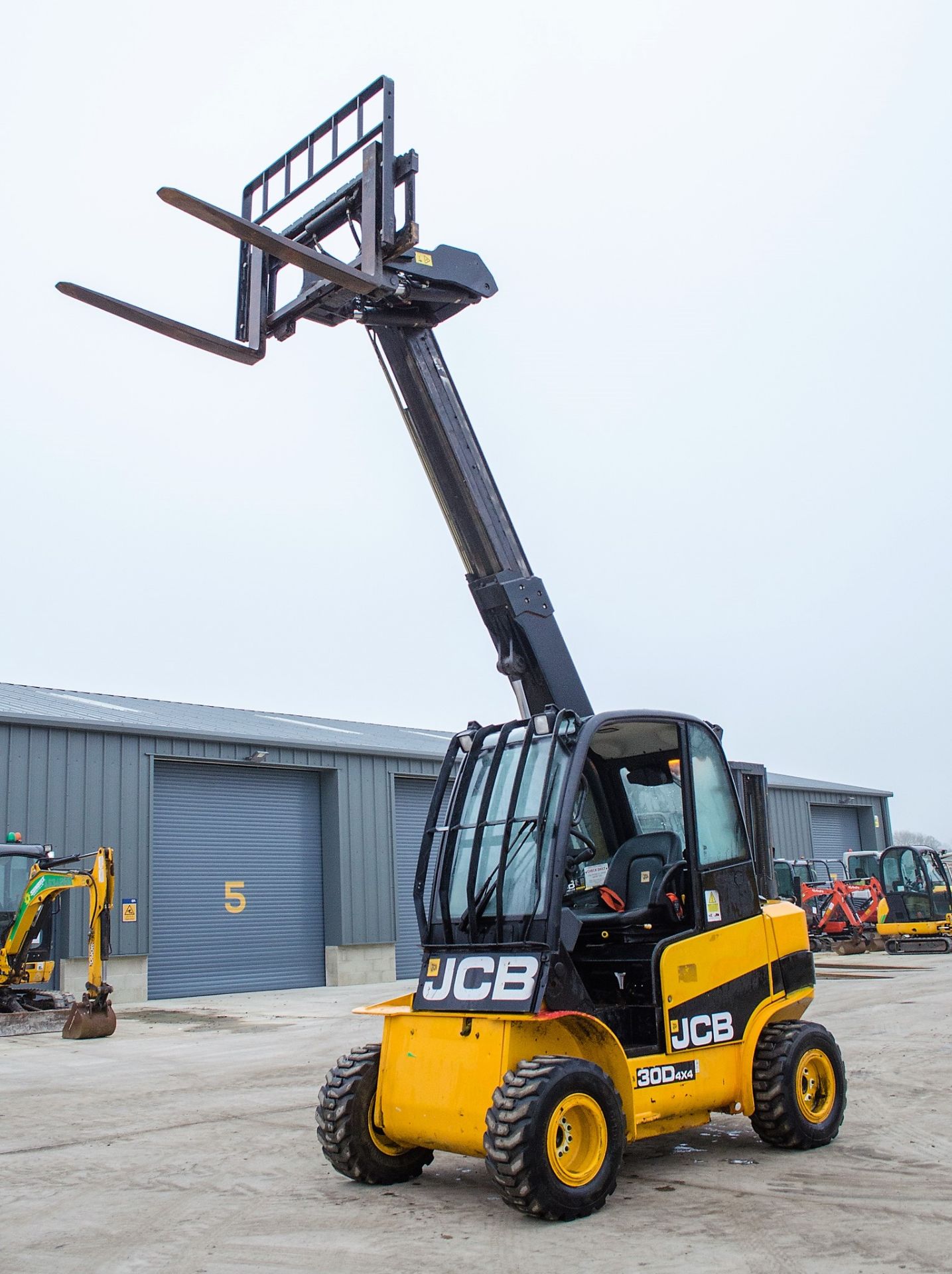 JCB Teletruk 30D 4x4 telescopic fork lift truck Year: 2013 S/N: 1541935 Recorded Hours: 1127 A623434 - Image 13 of 24