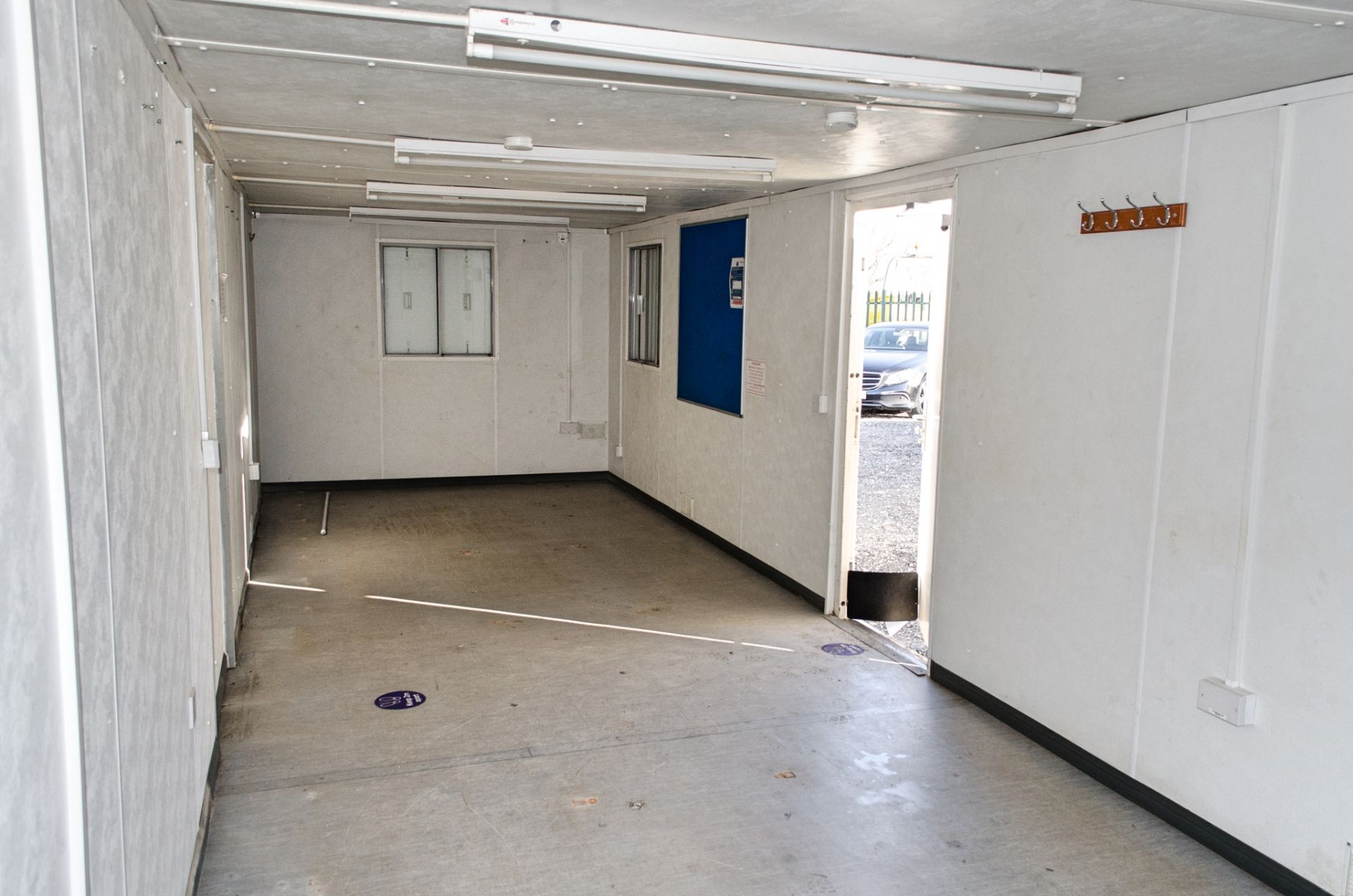 32ft x 10ft steel anti vandal office site unit c/w keys A534236 - Image 6 of 6