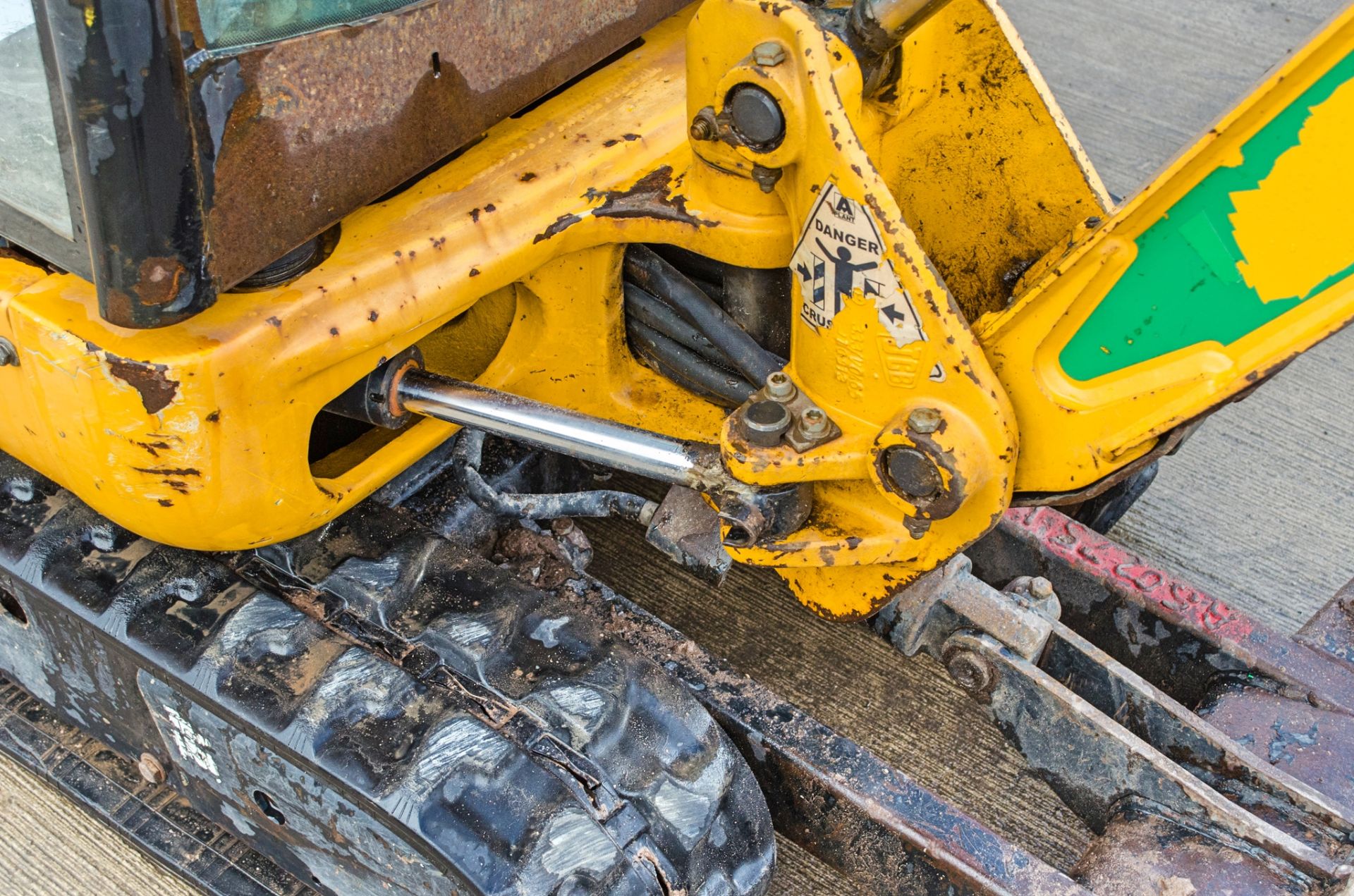 JCB 8016 1.5 tonne rubber tracked mini excavator Year: 2013 S/N: 2071485 Recorded Hours: 2396 blade, - Image 14 of 21