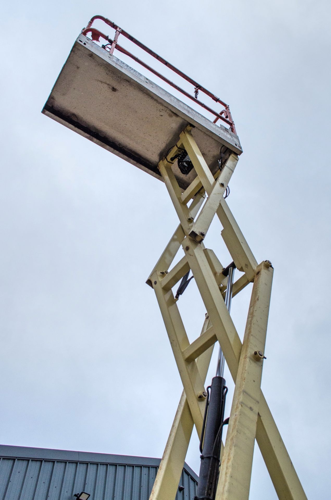 JLG 1930ES battery electric scissor lift Year: 2013 S/N: 13320 Recorded Hours: 247 A617178 - Image 6 of 8