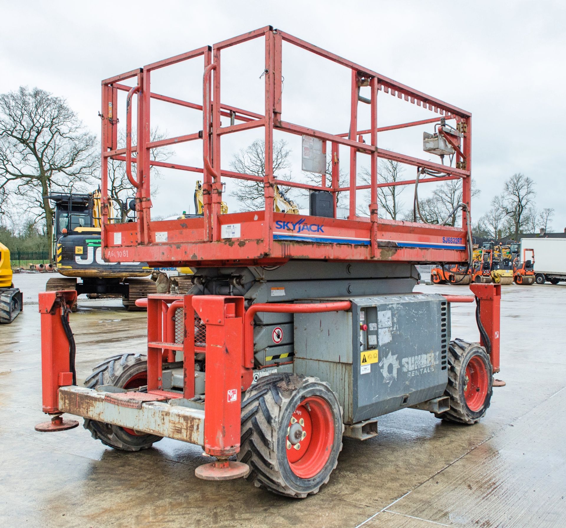 Skyjack SJ6832RT diesel driven scissor lift Year: 2013 S/N: 37003135 Recorded Hours: 1042 A699081