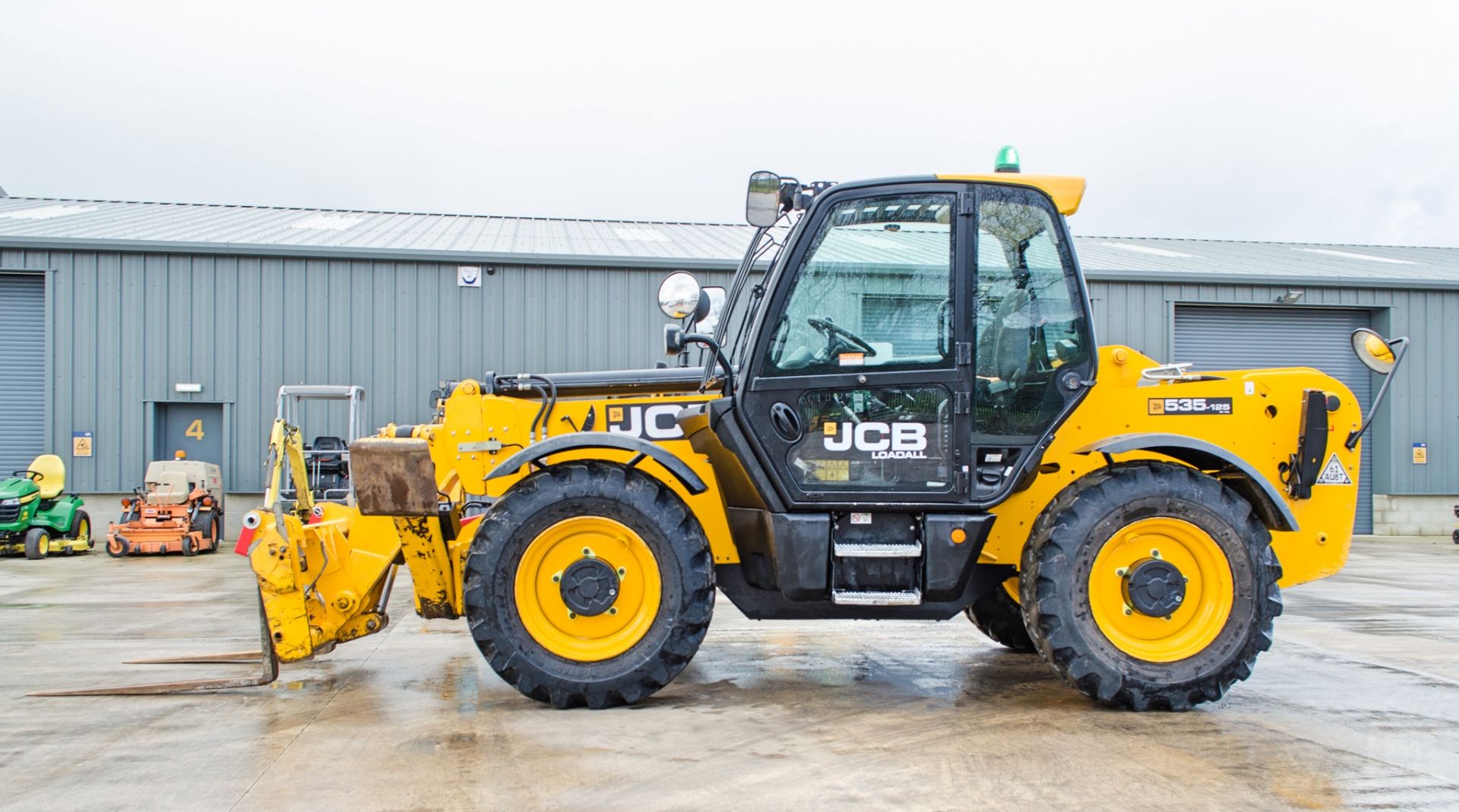 JCB 535-125 12.5 metre telescopic handler  Year: 2018  S/N: 2729598 Recorded Hours: 3799 - Image 7 of 22